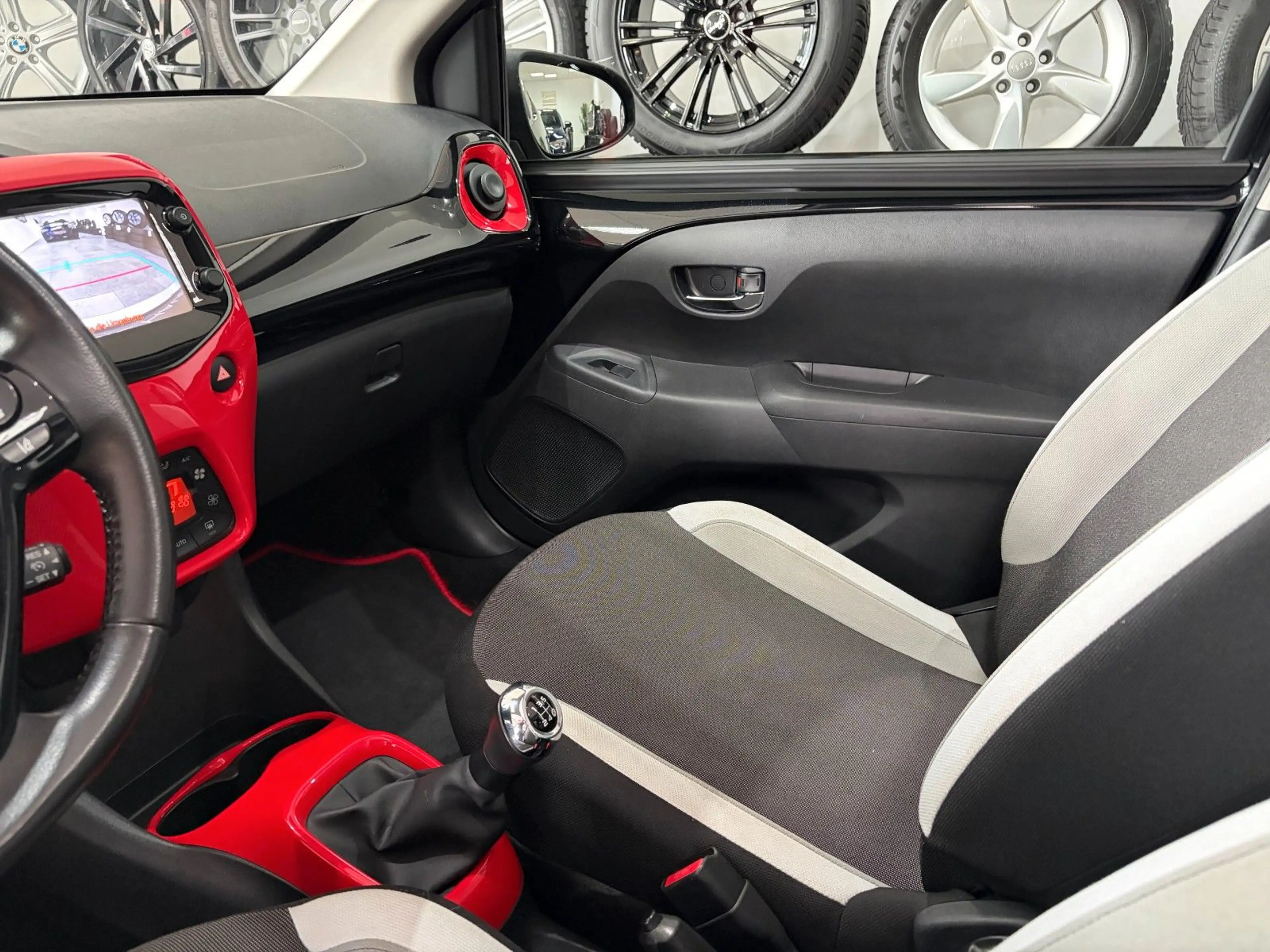 Toyota Aygo KAygo AYGO x-wave*Faltdach*Kamera*Klimaautomatik — photo 30