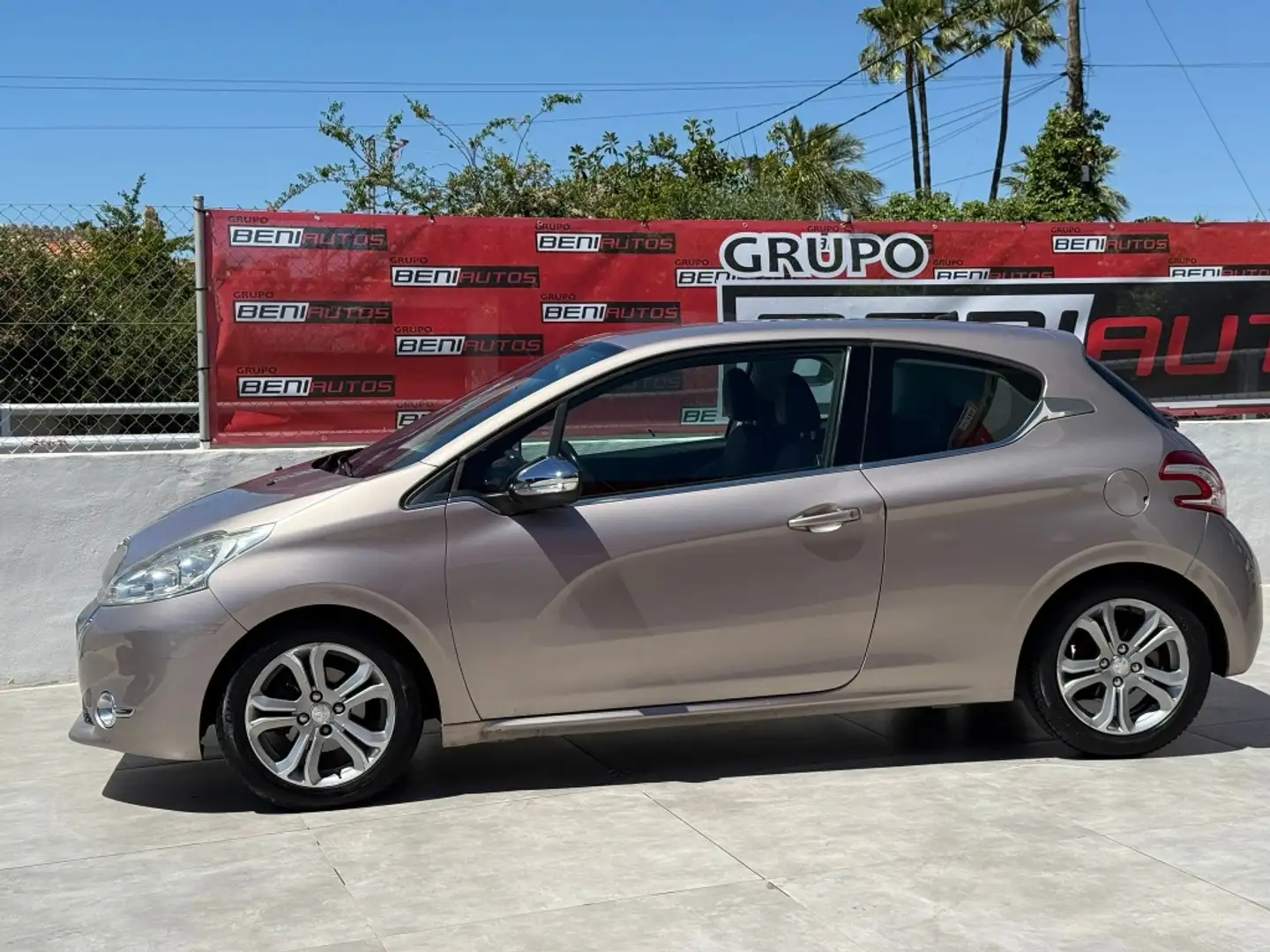 Peugeot 208 1.4 VTi Allure Gris - 2