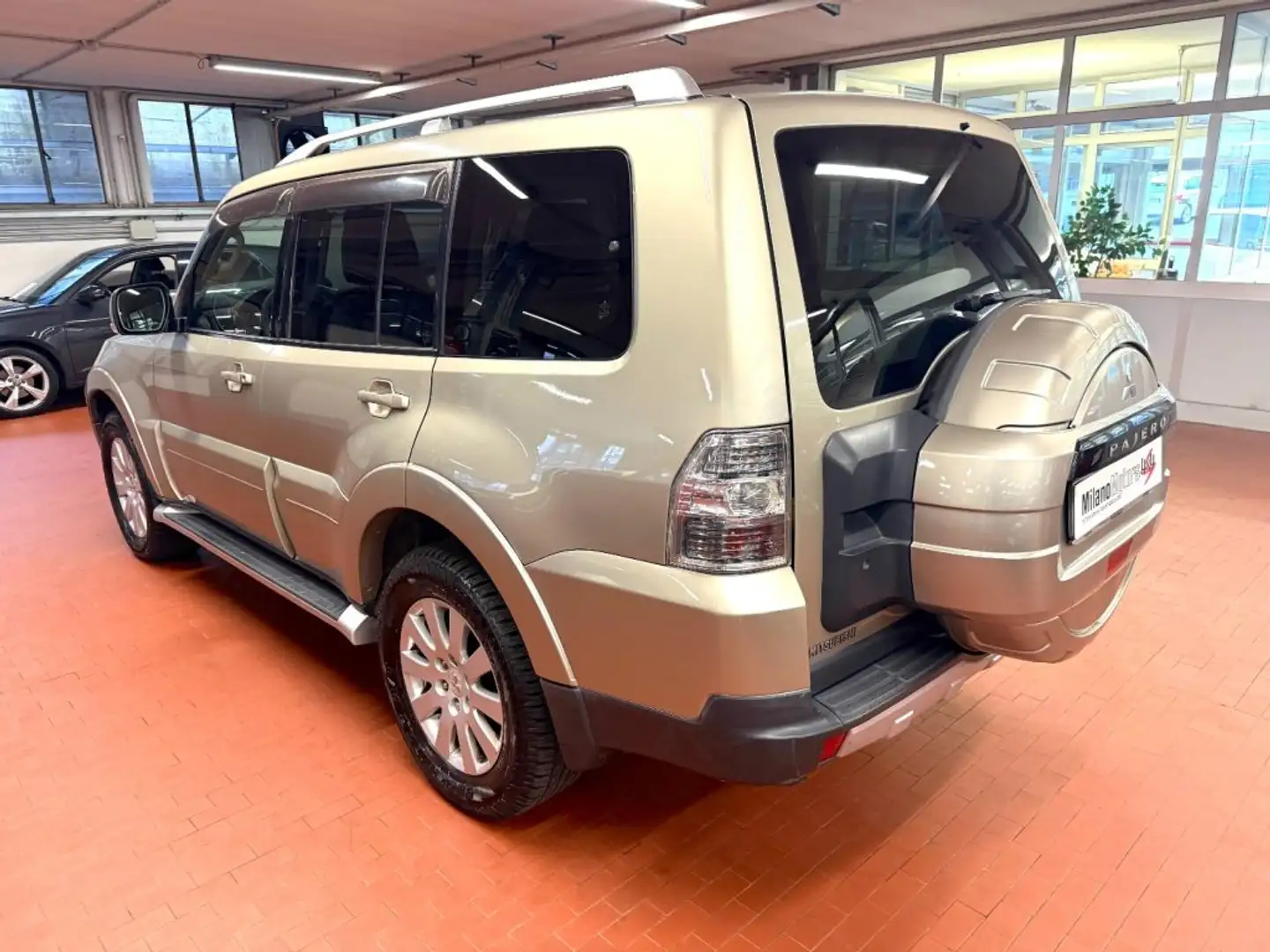 Mitsubishi Pajero 3.8 V6 Auto. 5 Pt. Instyle *GPL* - 2