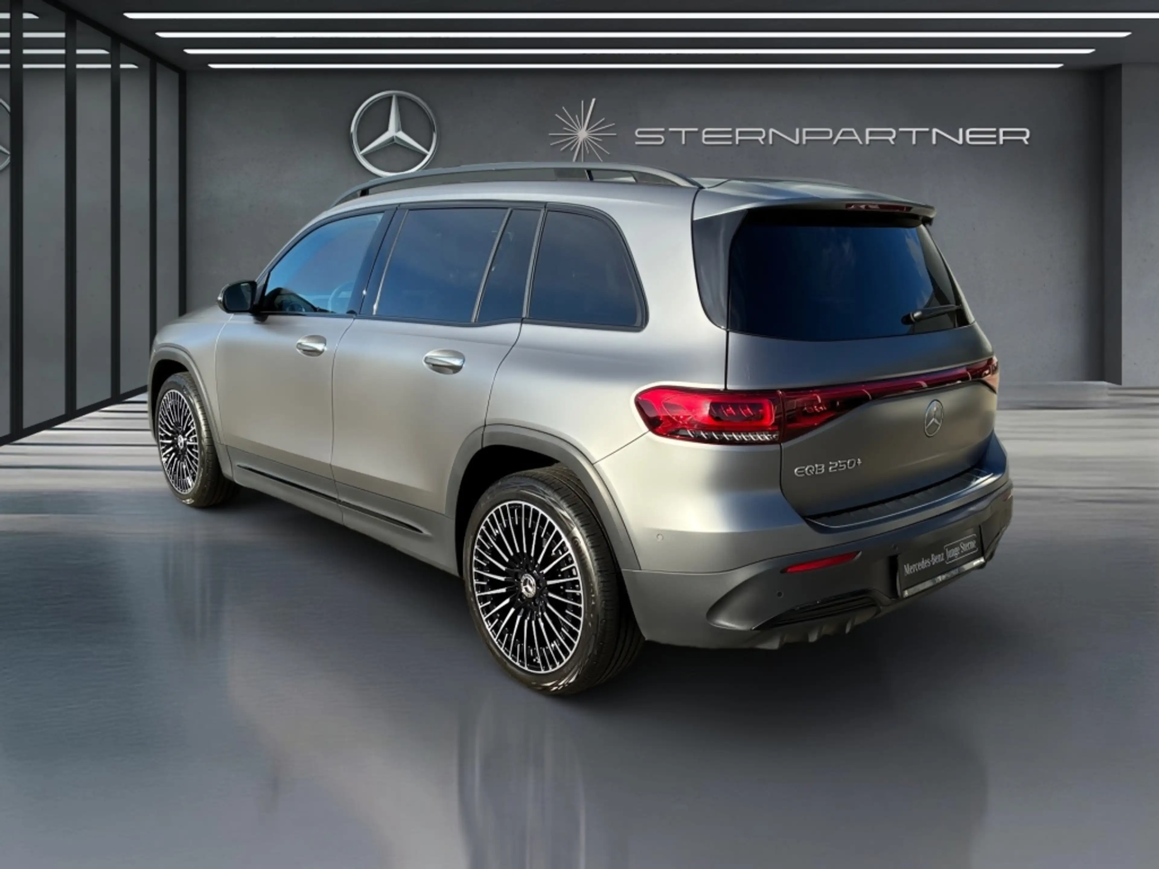 Mercedes-Benz EQB 250 + AMG+HEAD-UP+DISTRONIC+KEYLESS+BURMESTER — photo 9