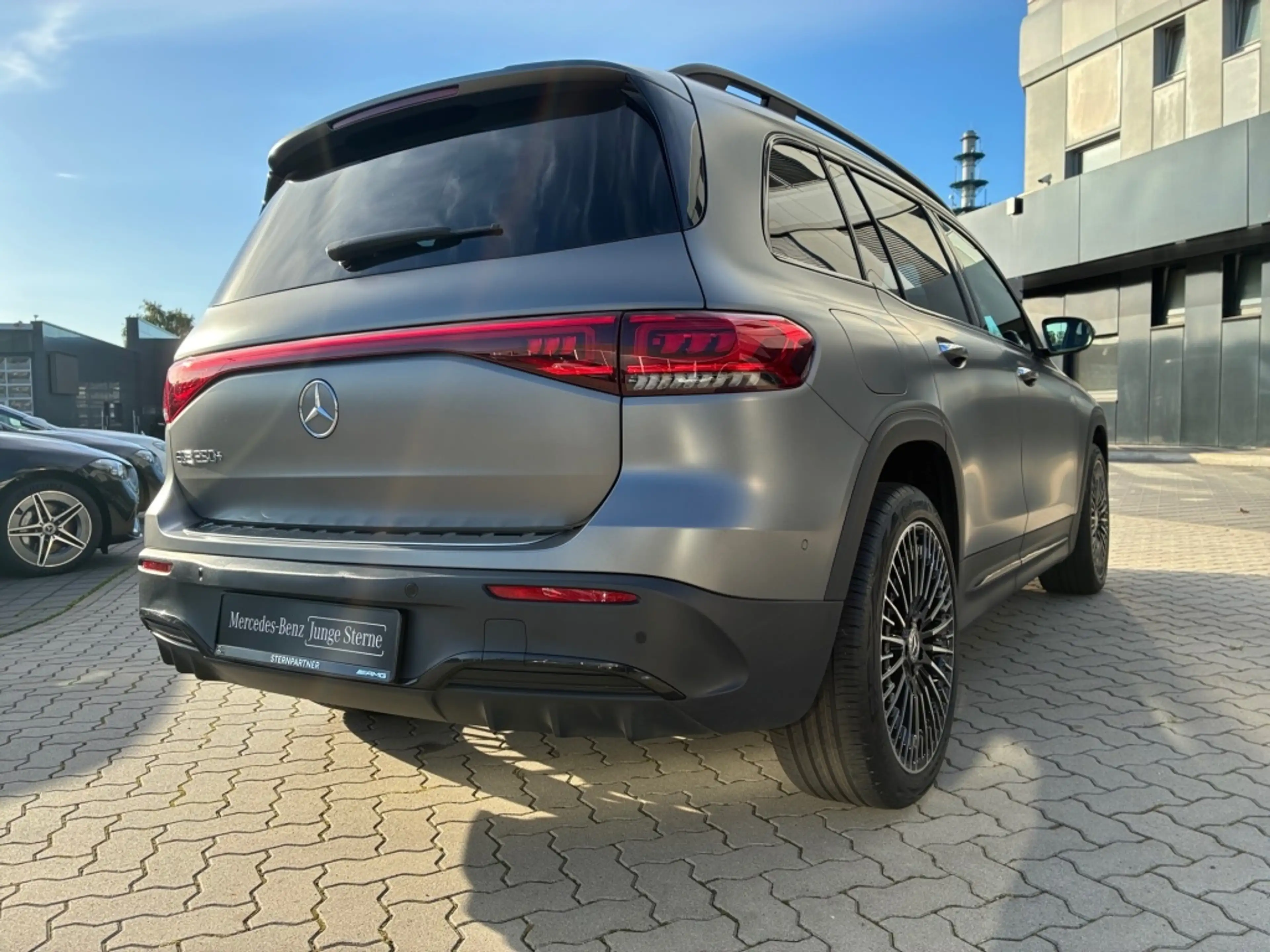 Mercedes-Benz EQB 250 + AMG+HEAD-UP+DISTRONIC+KEYLESS+BURMESTER — photo 12