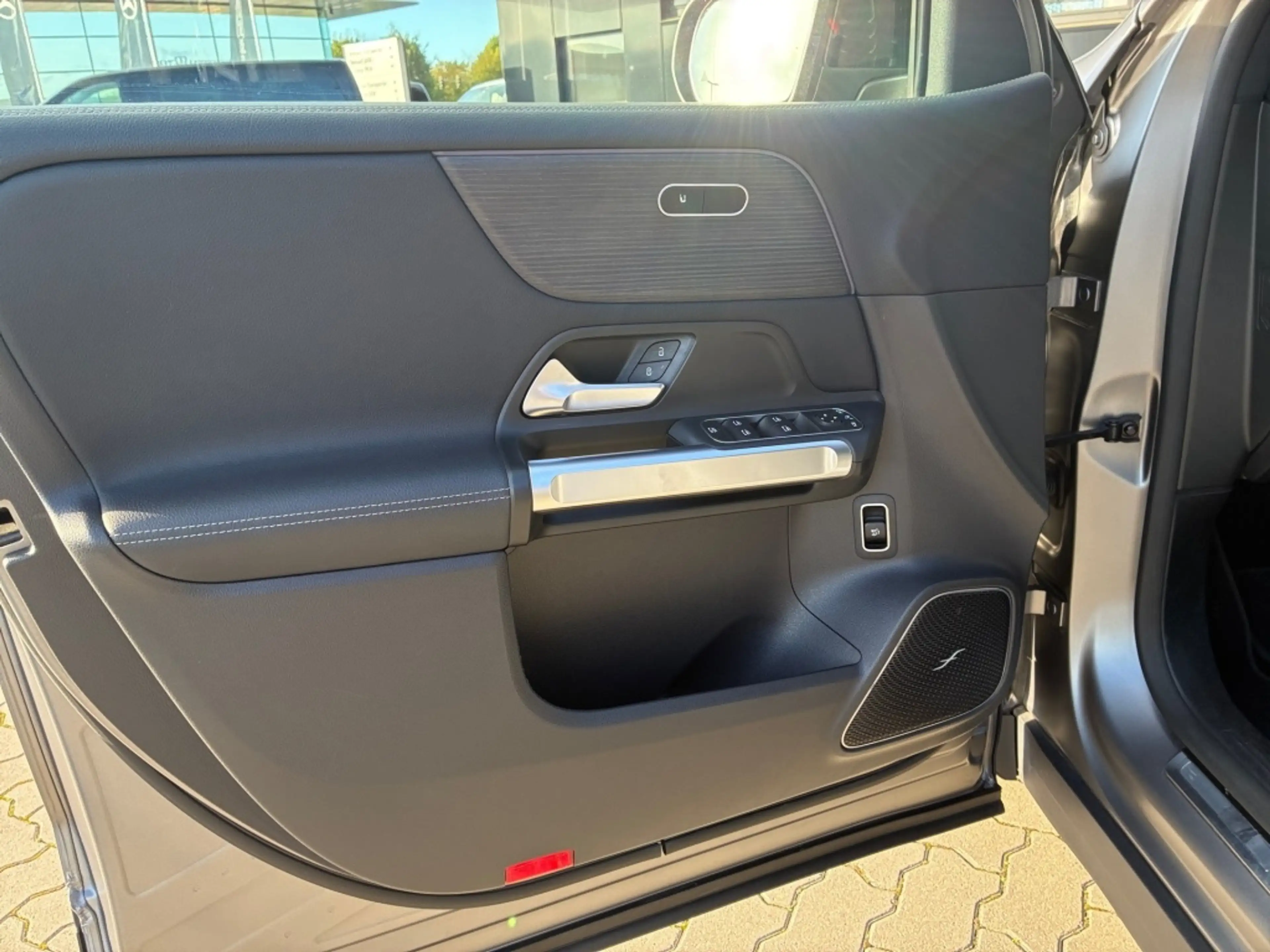 Mercedes-Benz EQB 250 + AMG+HEAD-UP+DISTRONIC+KEYLESS+BURMESTER — photo 6