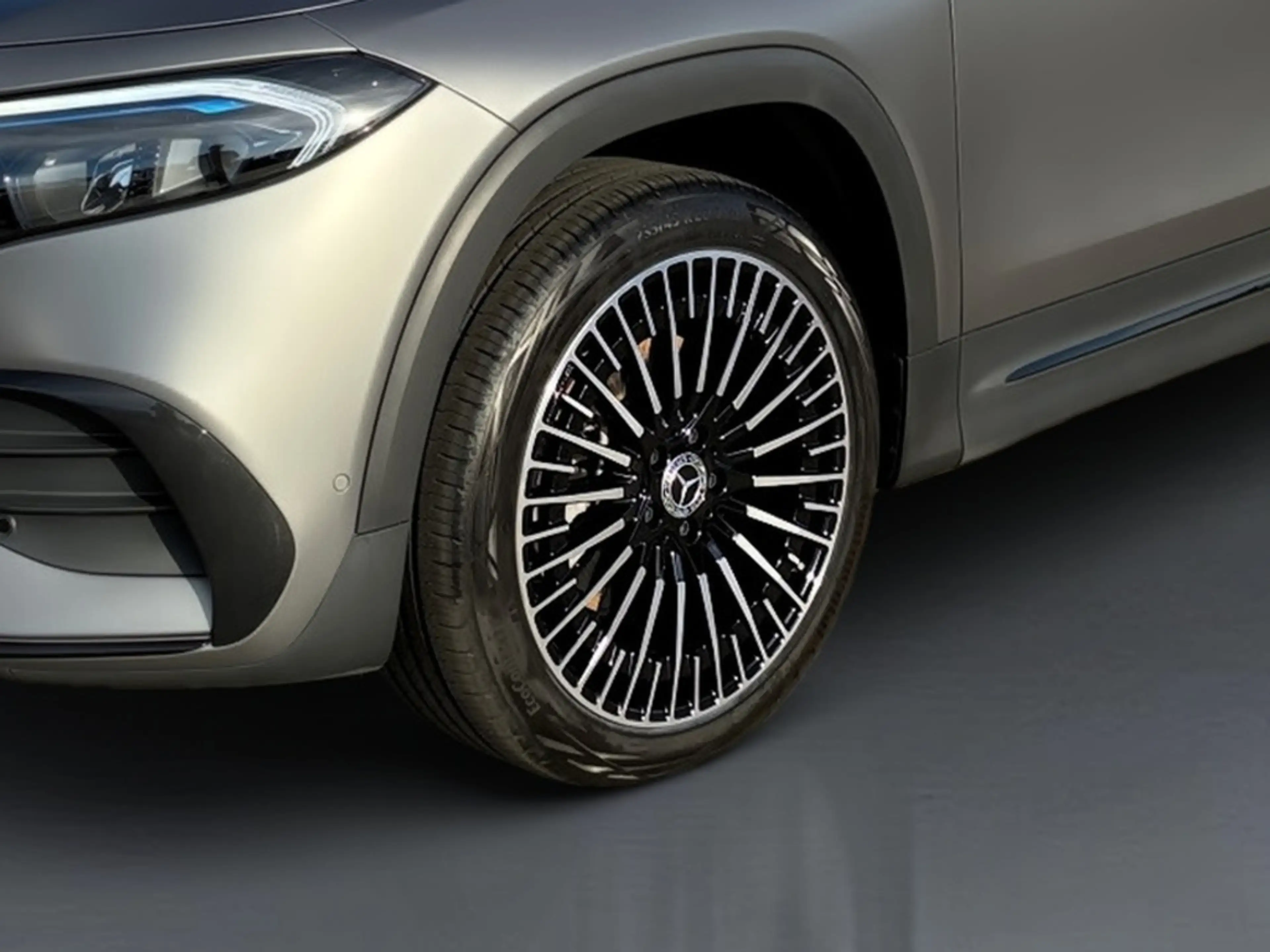 Mercedes-Benz EQB 250 + AMG+HEAD-UP+DISTRONIC+KEYLESS+BURMESTER — photo 4