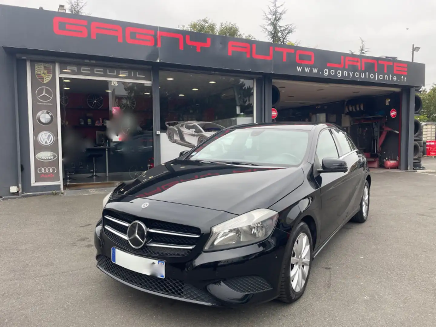 Mercedes-Benz A 180 180 INTUITION 7G-DCT BOITE AUTOMATIQUE Noir - 1