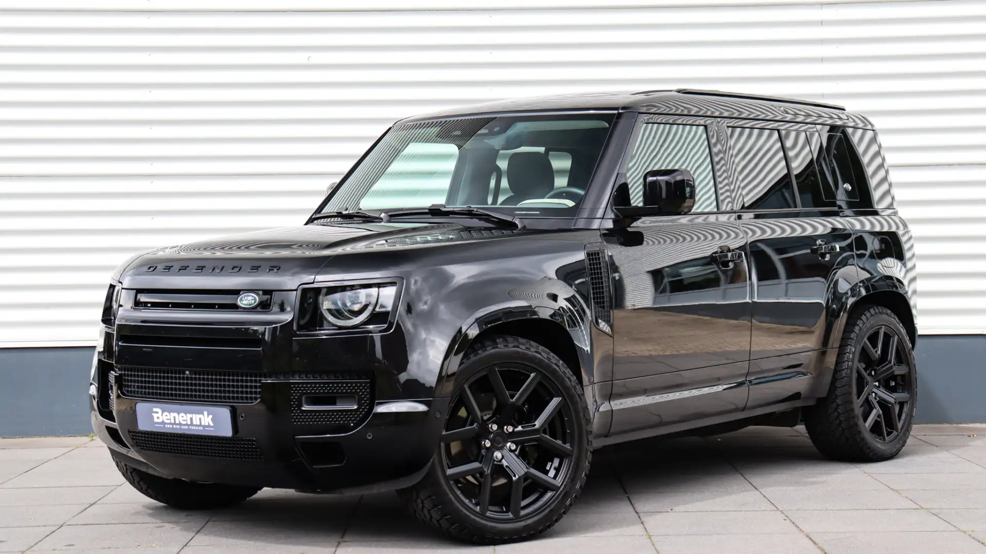 Land Rover Defender 110 P400e 110 X-Dynamic SE | Urban Automotive | Me Nero - 1