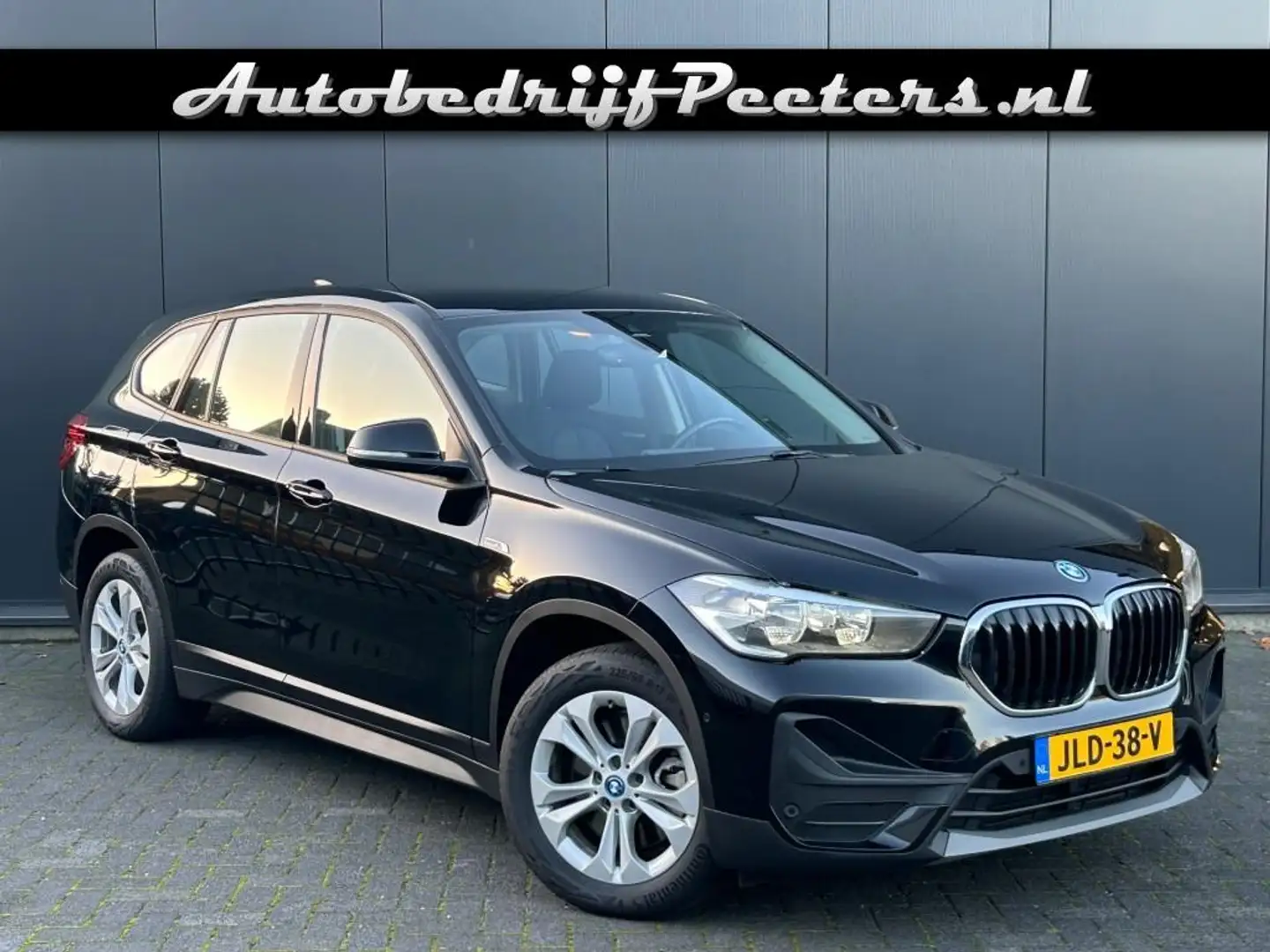 BMW X1 xDrive25e Navigatie Cruise PDC Zwart - 1