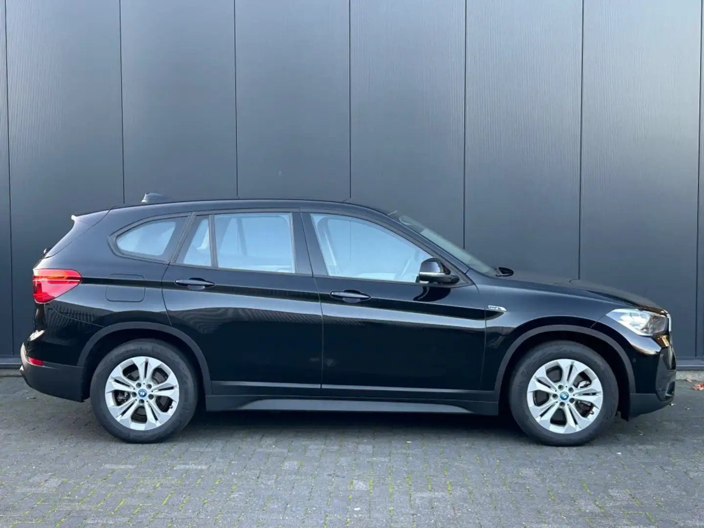 BMW X1 xDrive25e Navigatie Cruise PDC Zwart - 2