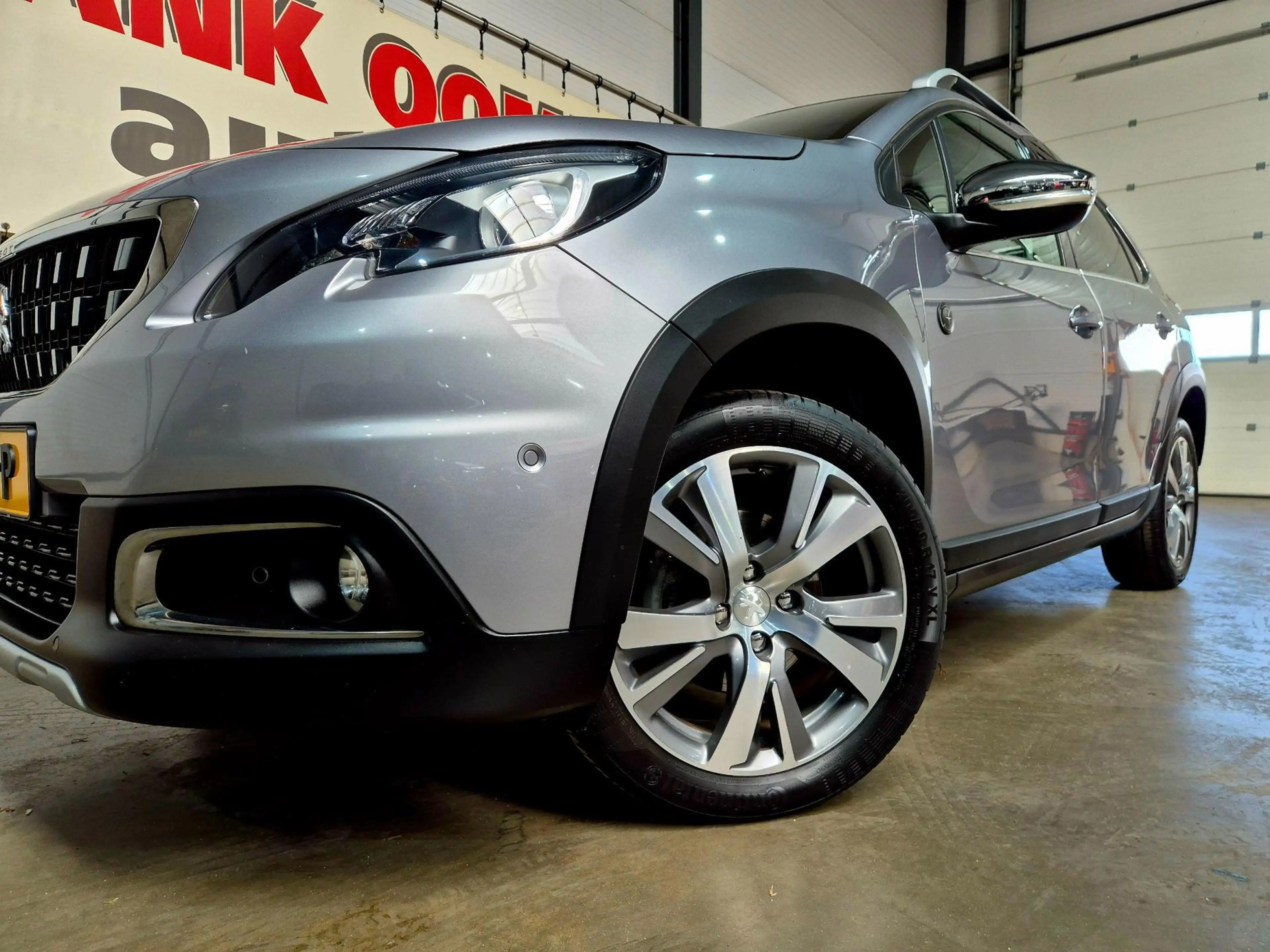 Peugeot 2008 1.2 PureTech 131PK Crossway + Dealer OH|Panorama|P — photo 9