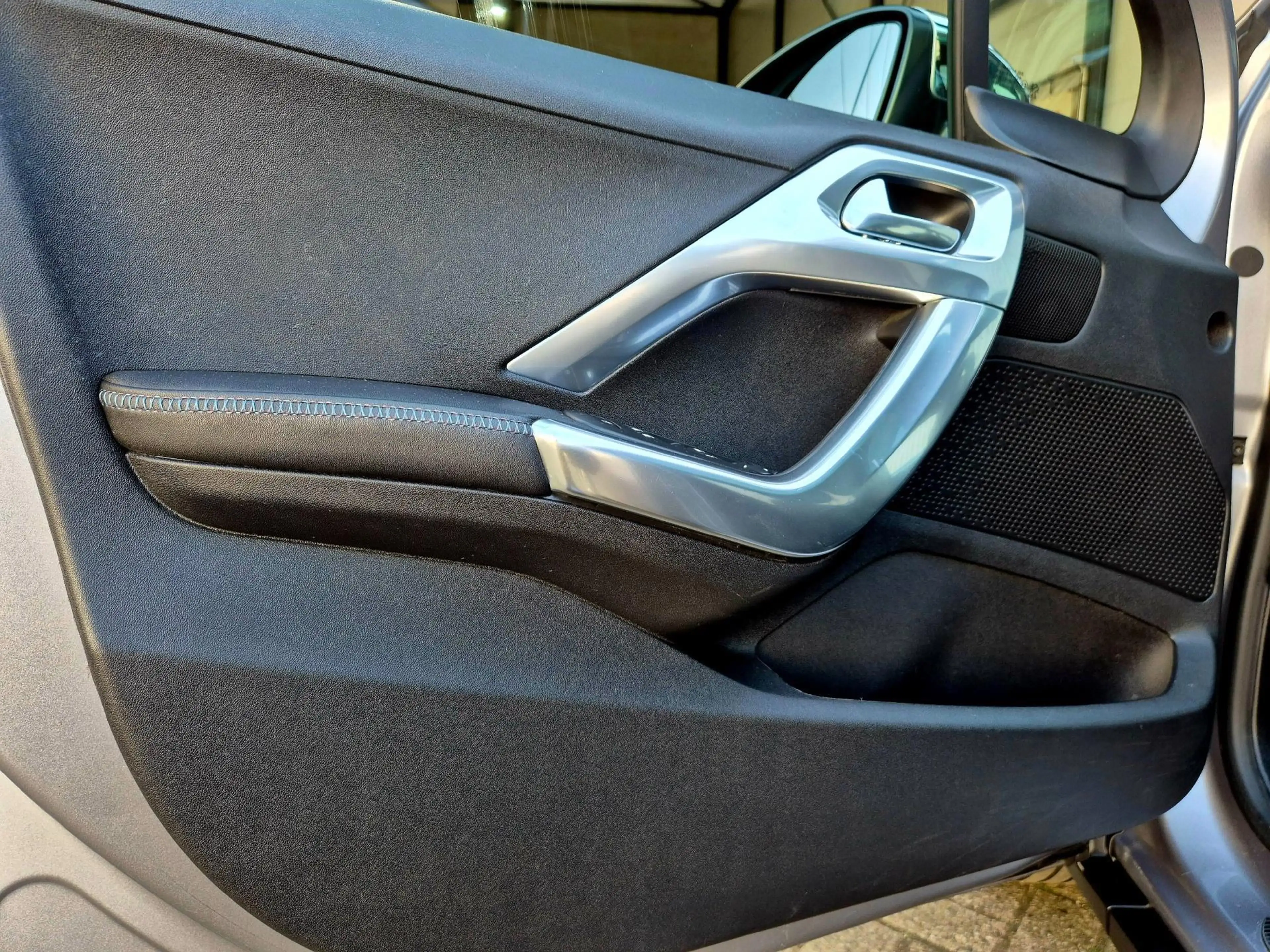 Peugeot 2008 1.2 PureTech 131PK Crossway + Dealer OH|Panorama|P — photo 33