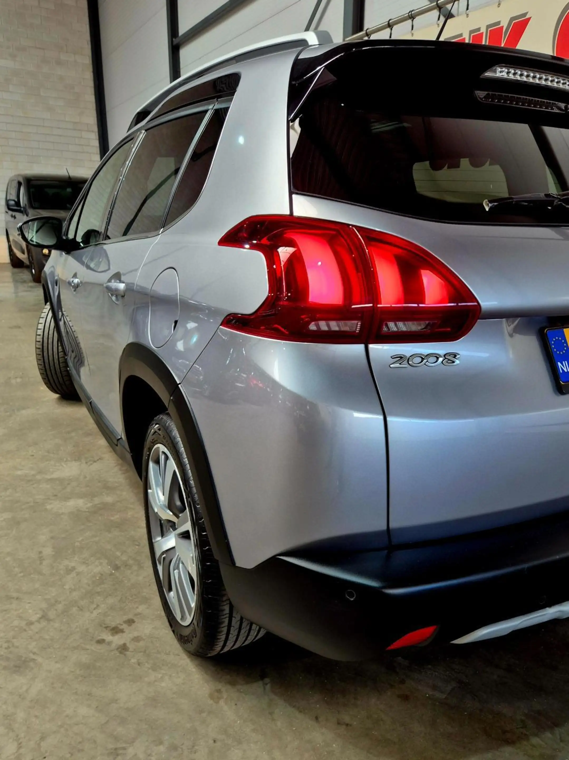 Peugeot 2008 1.2 PureTech 131PK Crossway + Dealer OH|Panorama|P — photo 18