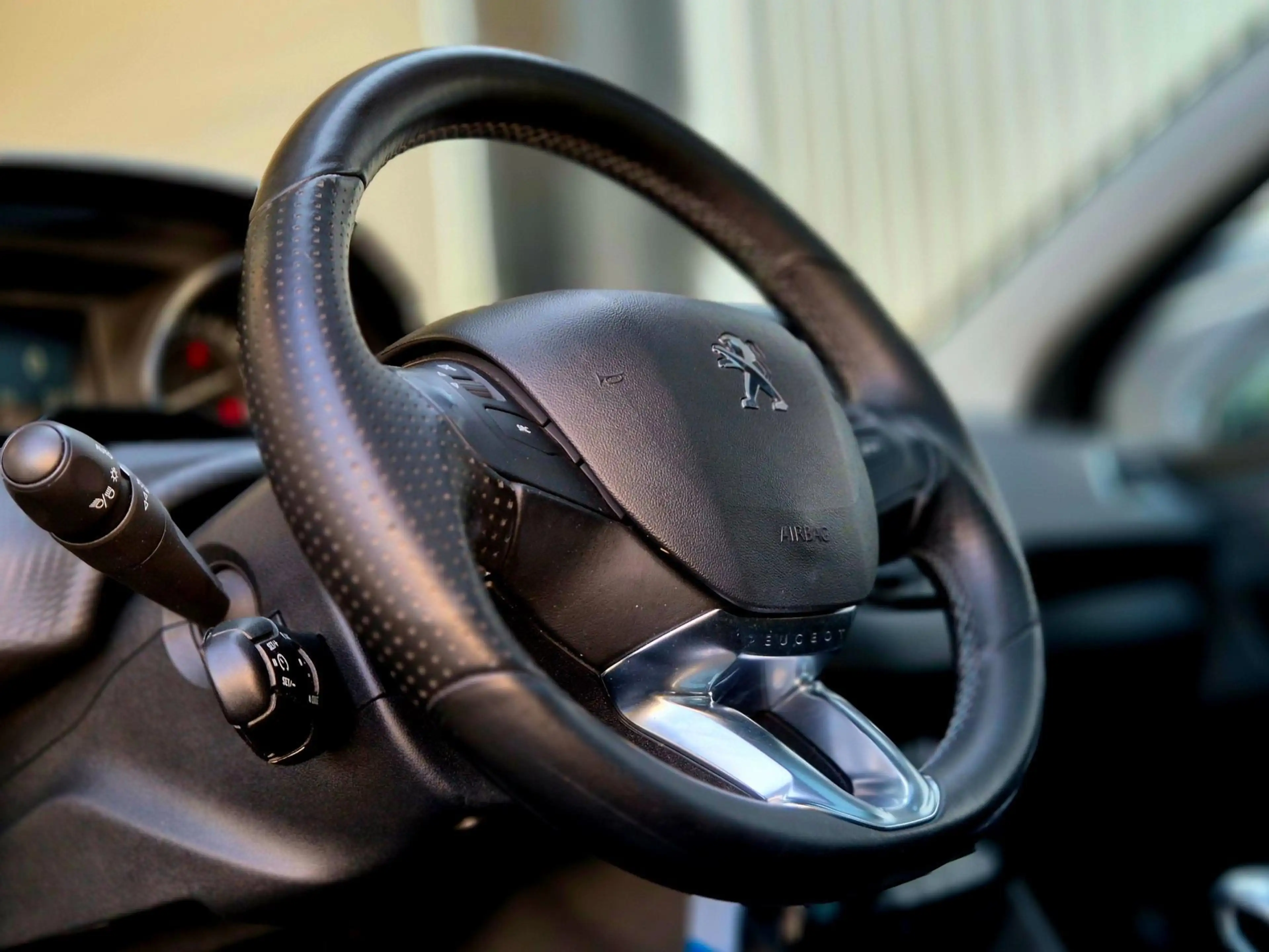 Peugeot 2008 1.2 PureTech 131PK Crossway + Dealer OH|Panorama|P — photo 22