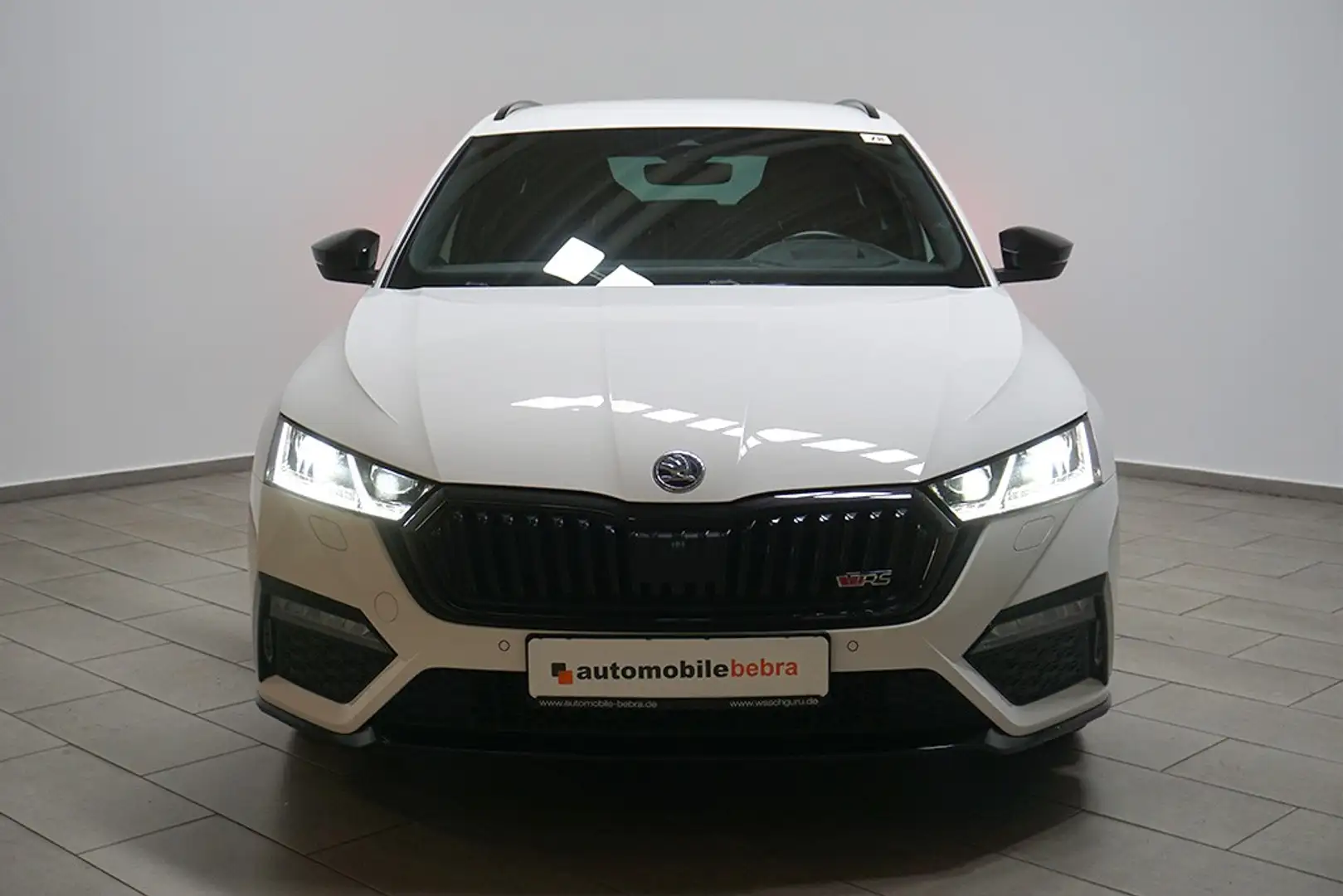 Skoda Octavia 2.0TDI DSG RS 4x4 Virtual HUD 19Zoll Weiß - 2