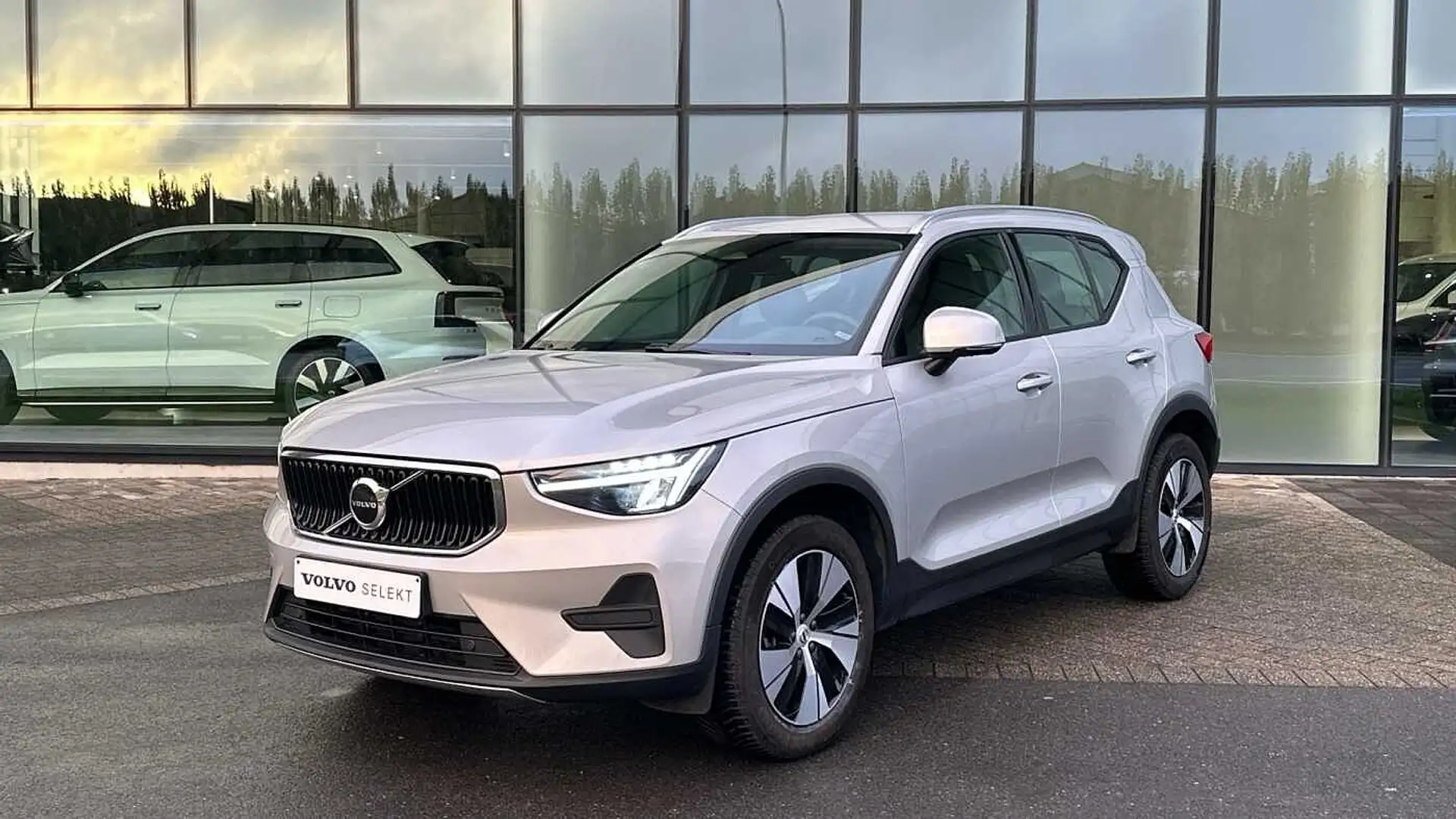 Volvo XC40 Core B3 Mild hybride | Leder | Google | Camera | E Argento - 1