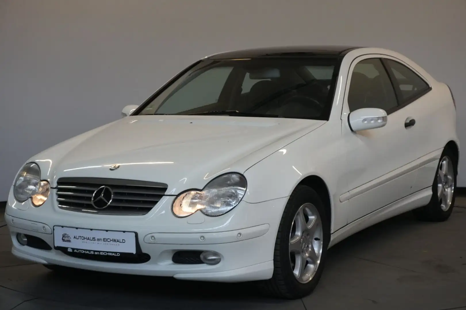 Mercedes-Benz CE 200 C200 Kompressor Sportcoupé Automatik StdHzg Pano Blanco - 1
