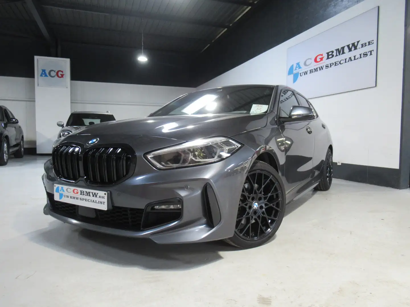 BMW 116 D Aut M Sport Shadow Black Pano LED Navi Alca DPF Gris - 2