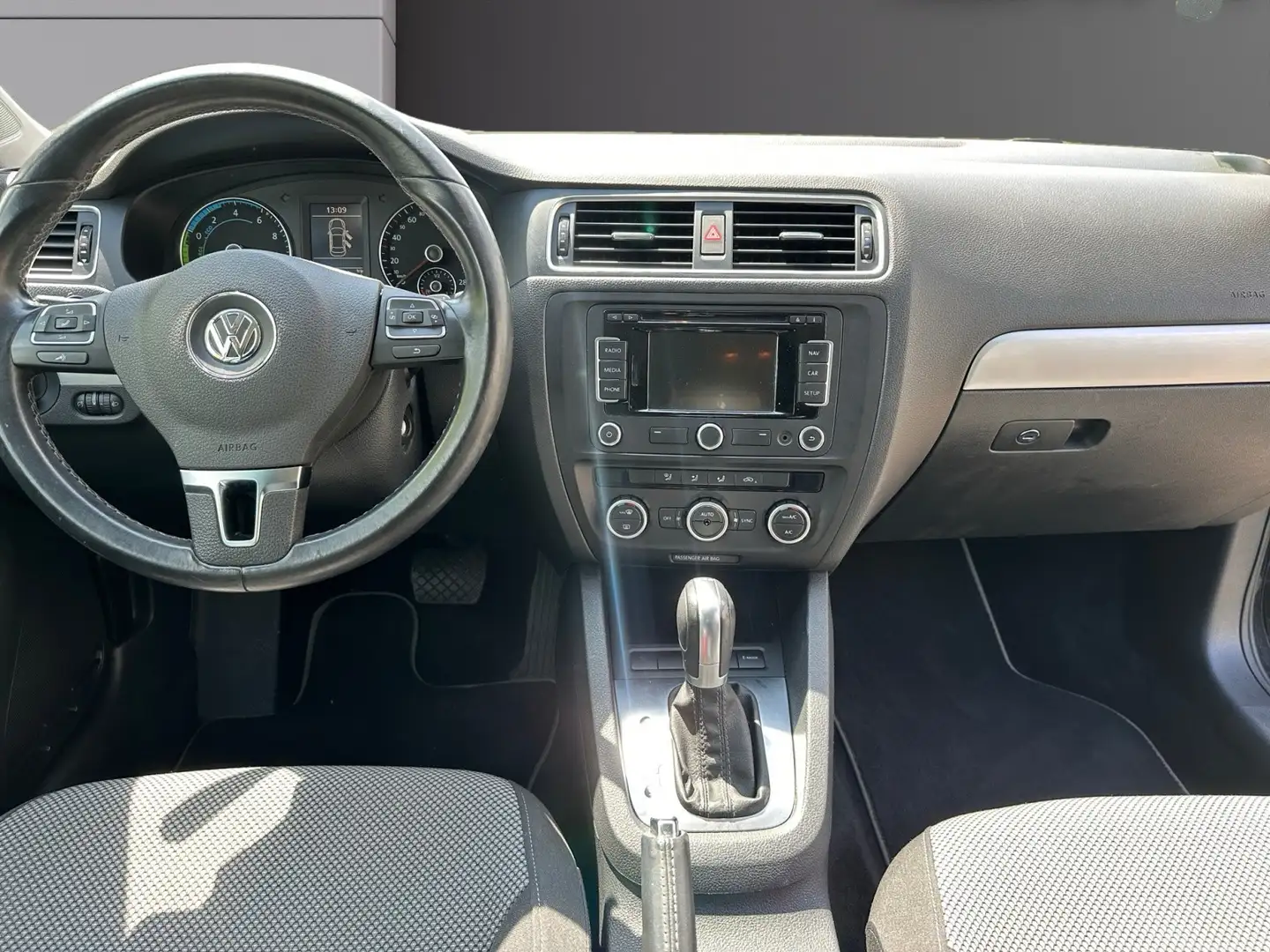 Volkswagen Jetta Confortline DSG7 Negru - 2