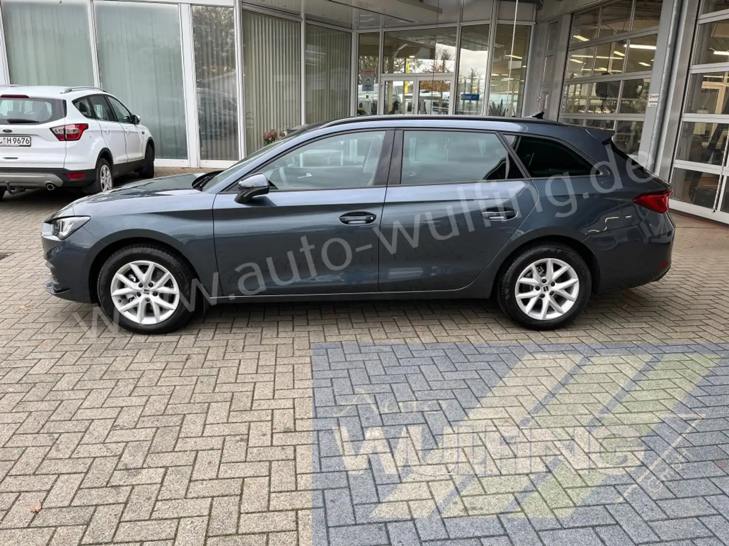 SEAT Leon Sportstourer 1.5eTSI DSG Style Plus Virtual Cockpi Grau - 2