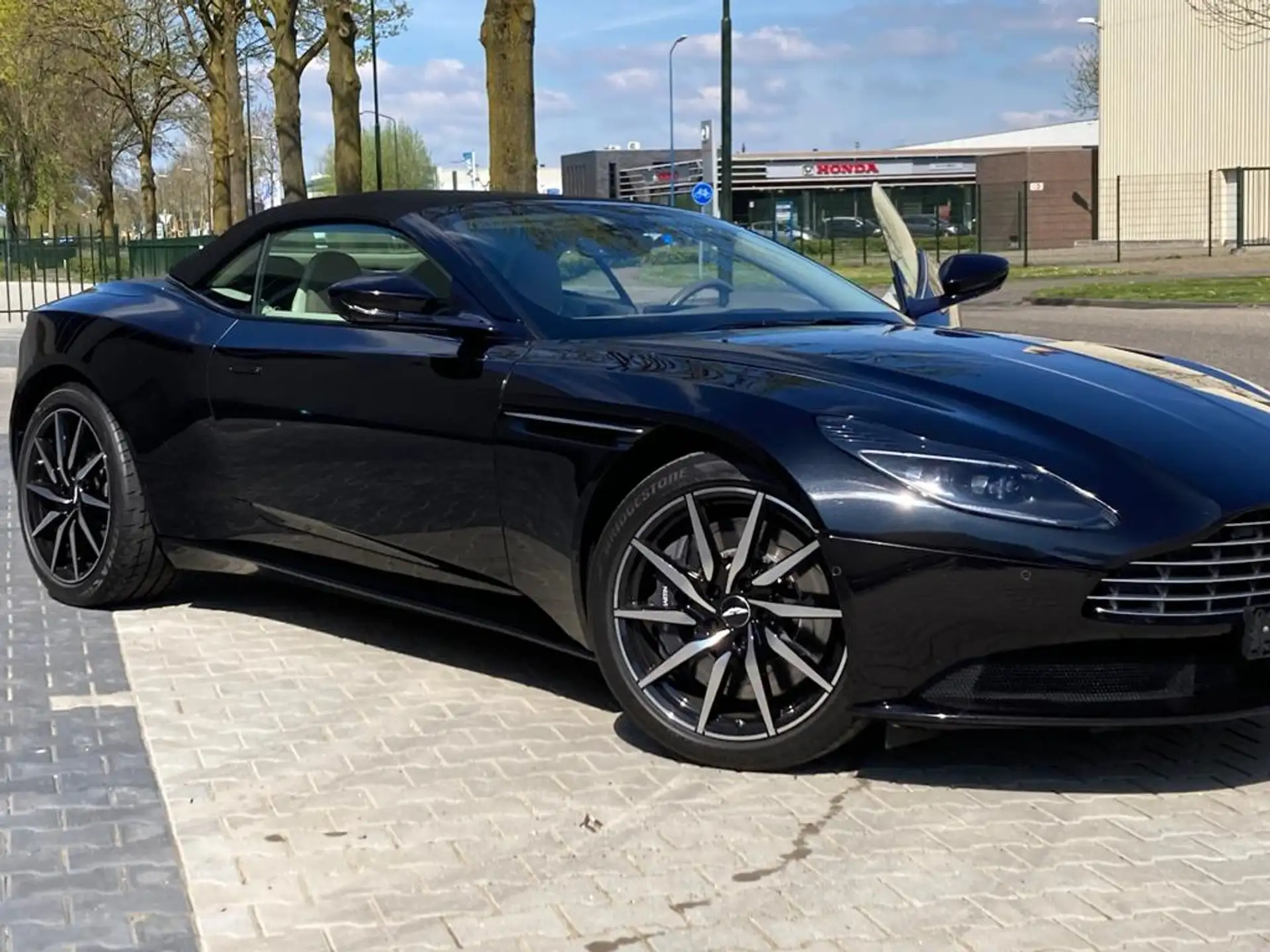 애스턴마틴 DB11 V8 2019 네이비 사진 6