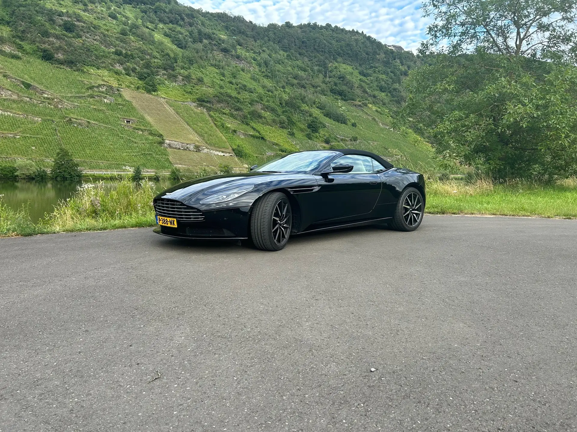 애스턴마틴 DB11 V8 2019 네이비 사진 4