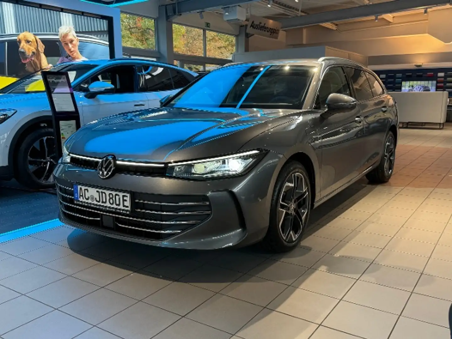 Volkswagen Passat Variant eHybrid  Business AHK MATRIX NAVI Grau - 2