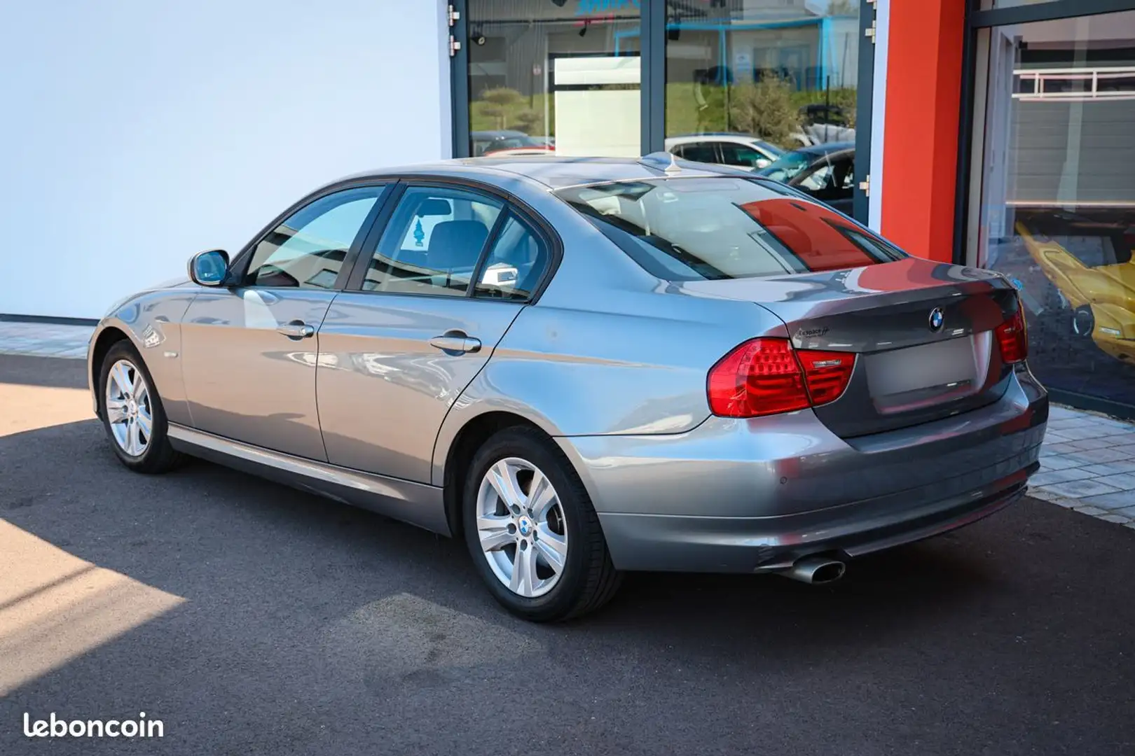 BMW 318 E90 318d 2.0 143ch confort Boîte manuelle 6 vitess Gris - 2