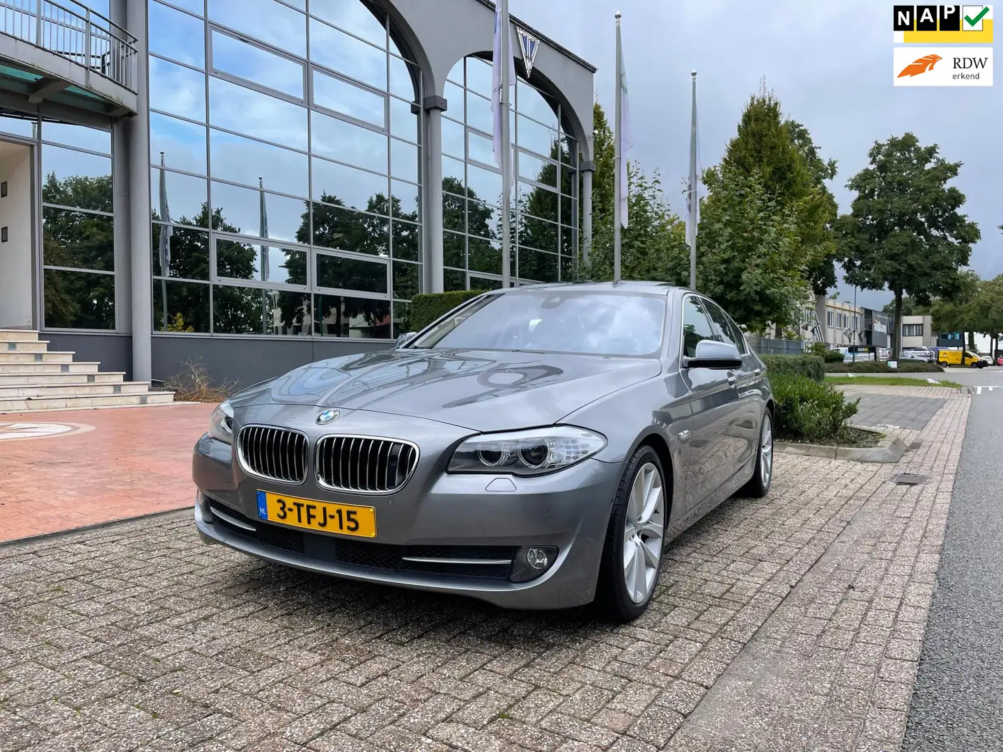 BMW 550 5-serie 550i Upgrade Edition aut alle opties 12851 Gris - 1