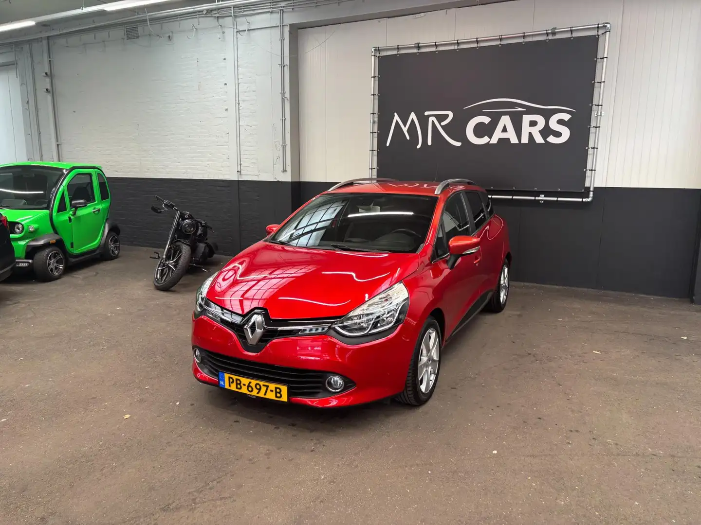 Renault Clio Estate 0.9 TCe Iconic navi/clima Rood - 1