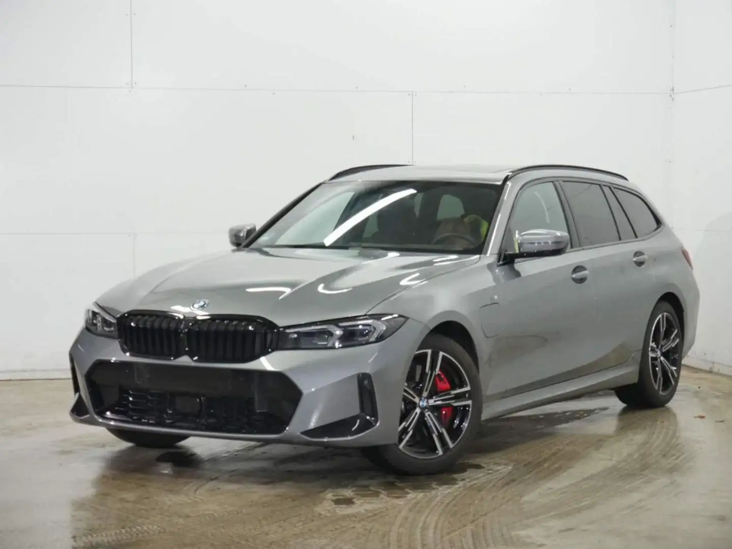 BMW 330 e T.M Sport Pro HUD ACC PanoD.SuView H/K AHK Grau - 2