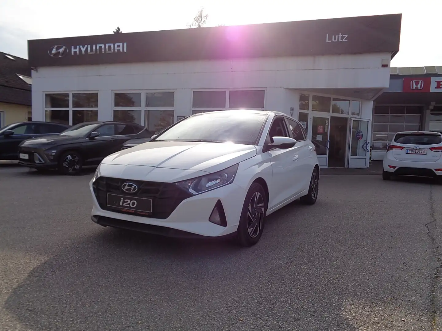 Hyundai i20 1,2 MPI i-Line Plus Weiß - 1