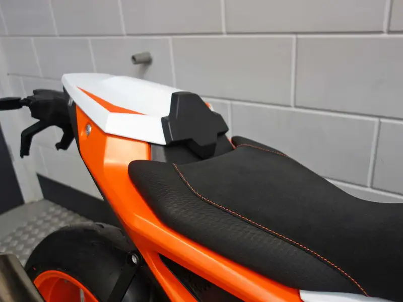 KTM 990 Duke R - foto 4