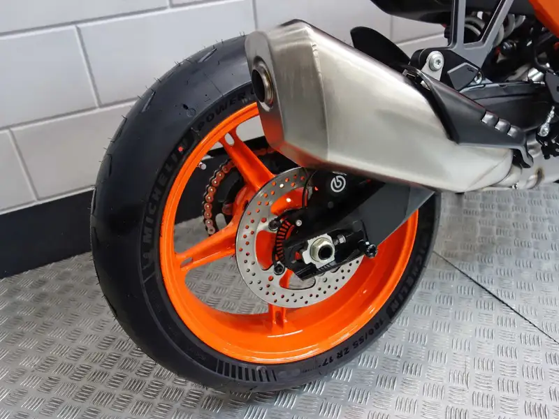 KTM 990 Duke R - foto 6