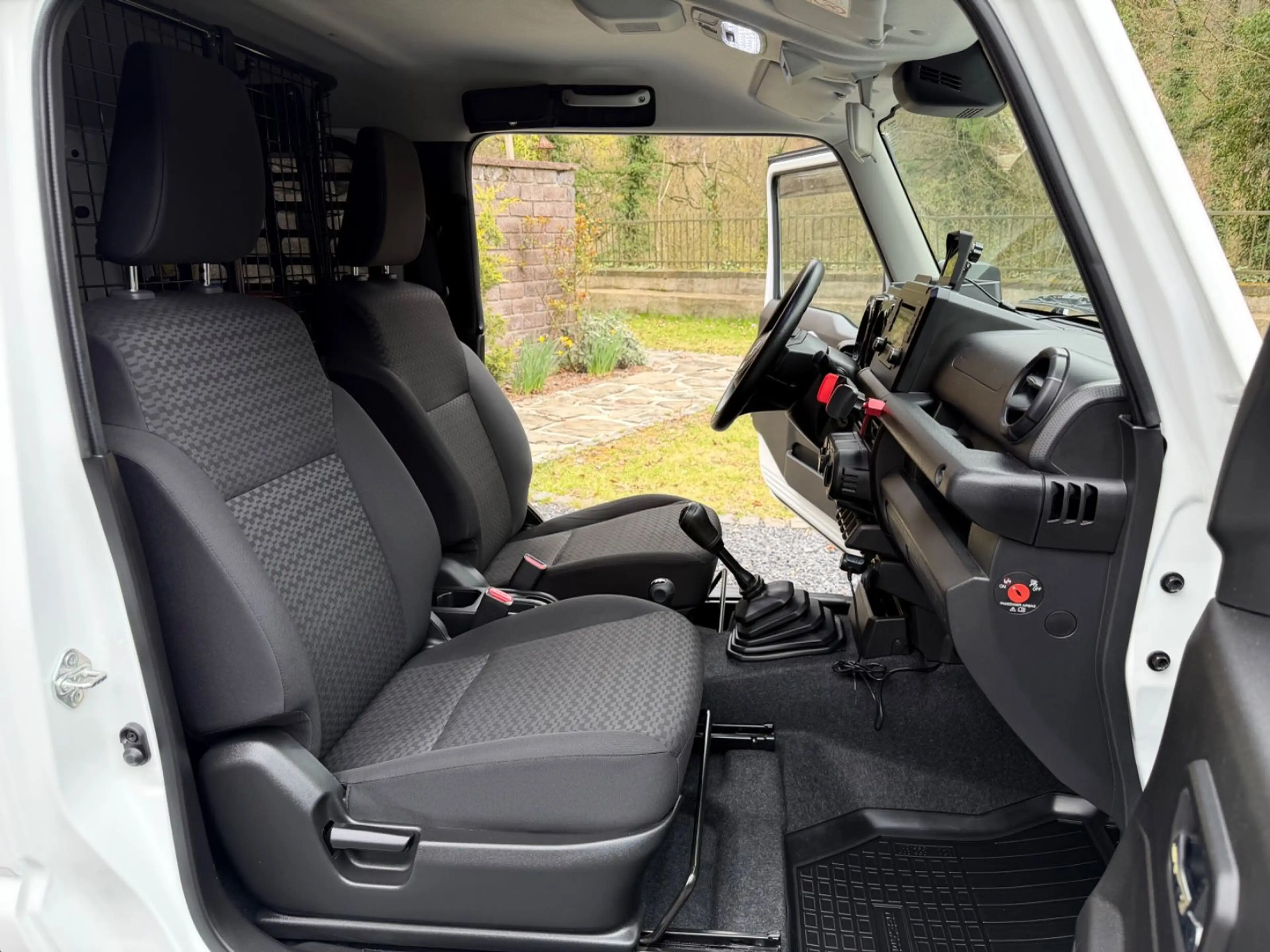 Suzuki Jimny 1.5 Comfort | NFZ | Standheizung | LED 4x4 — photo 17