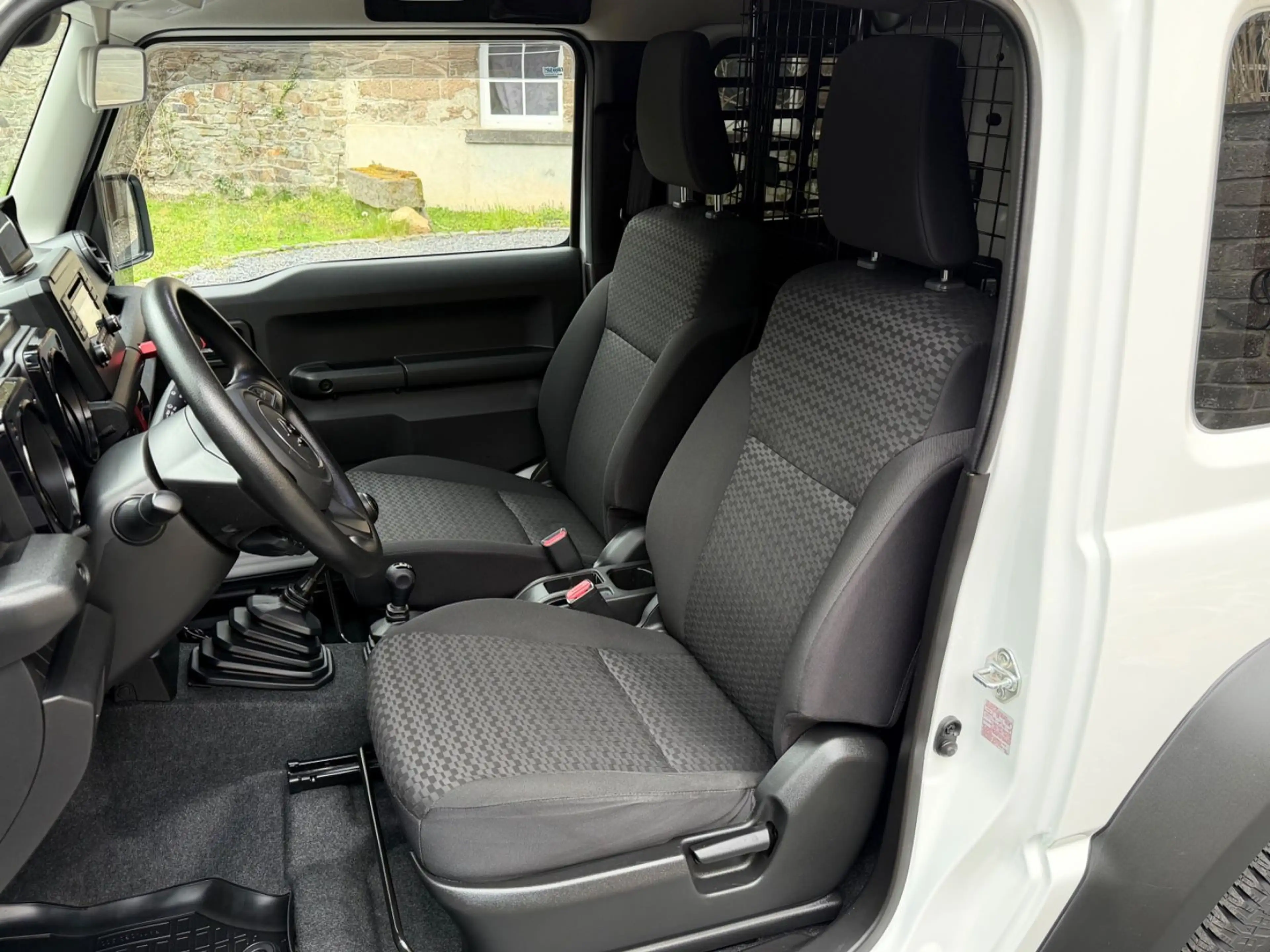 Suzuki Jimny 1.5 Comfort | NFZ | Standheizung | LED 4x4 — photo 18