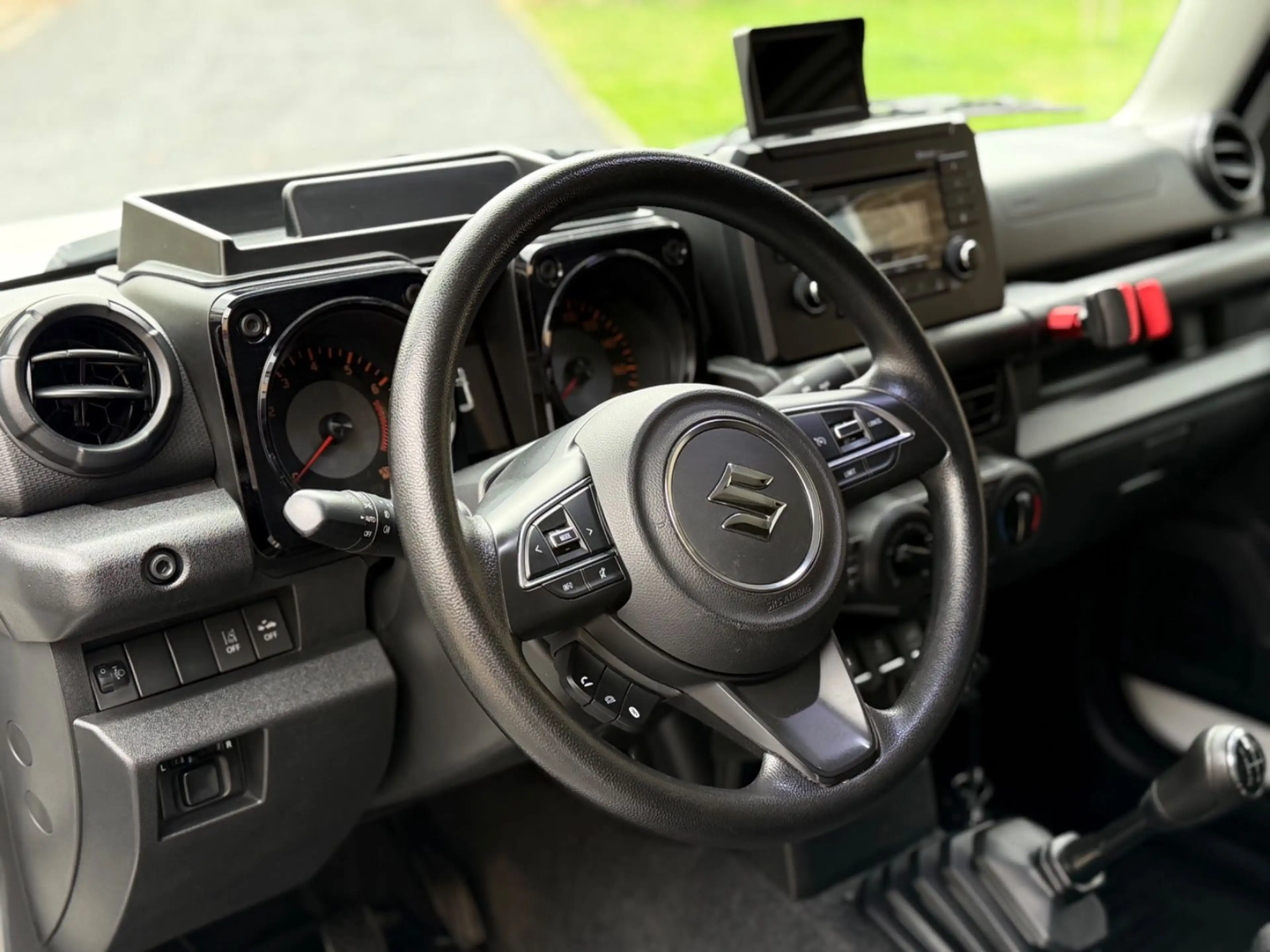 Suzuki Jimny 1.5 Comfort | NFZ | Standheizung | LED 4x4 — photo 11