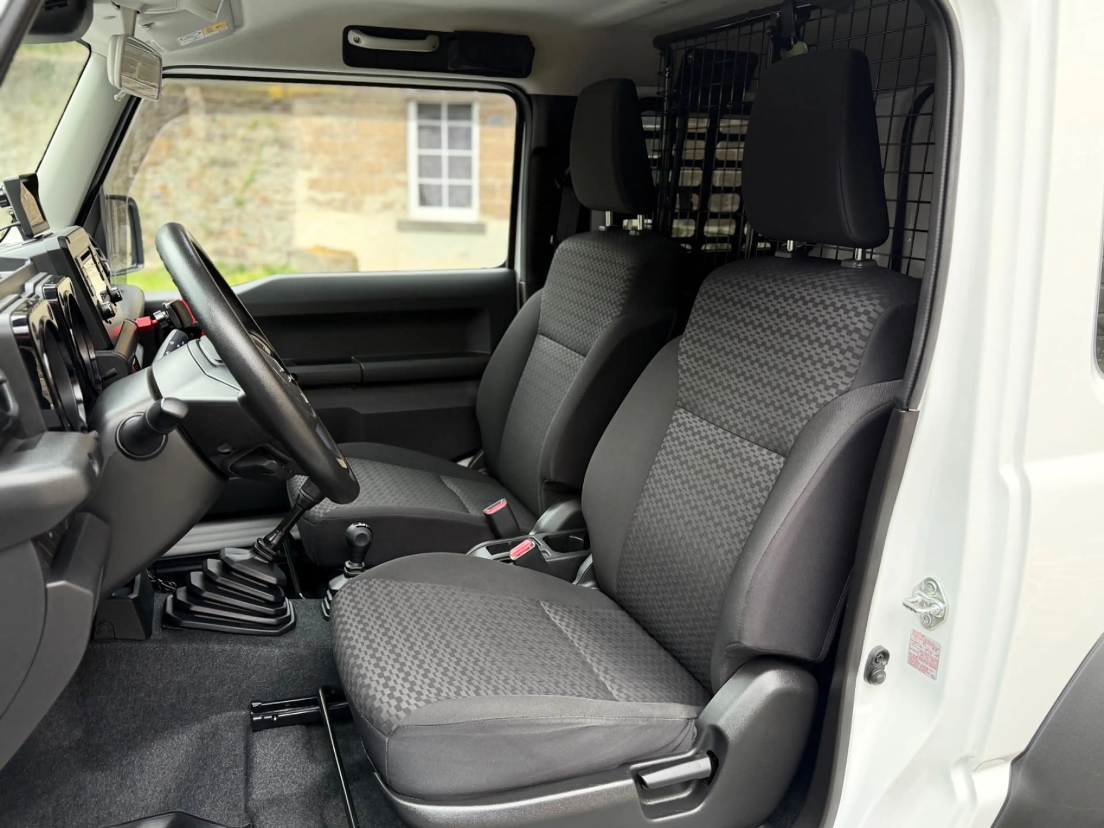 Suzuki Jimny 1.5 Comfort | NFZ | Standheizung | LED 4x4 — photo 13