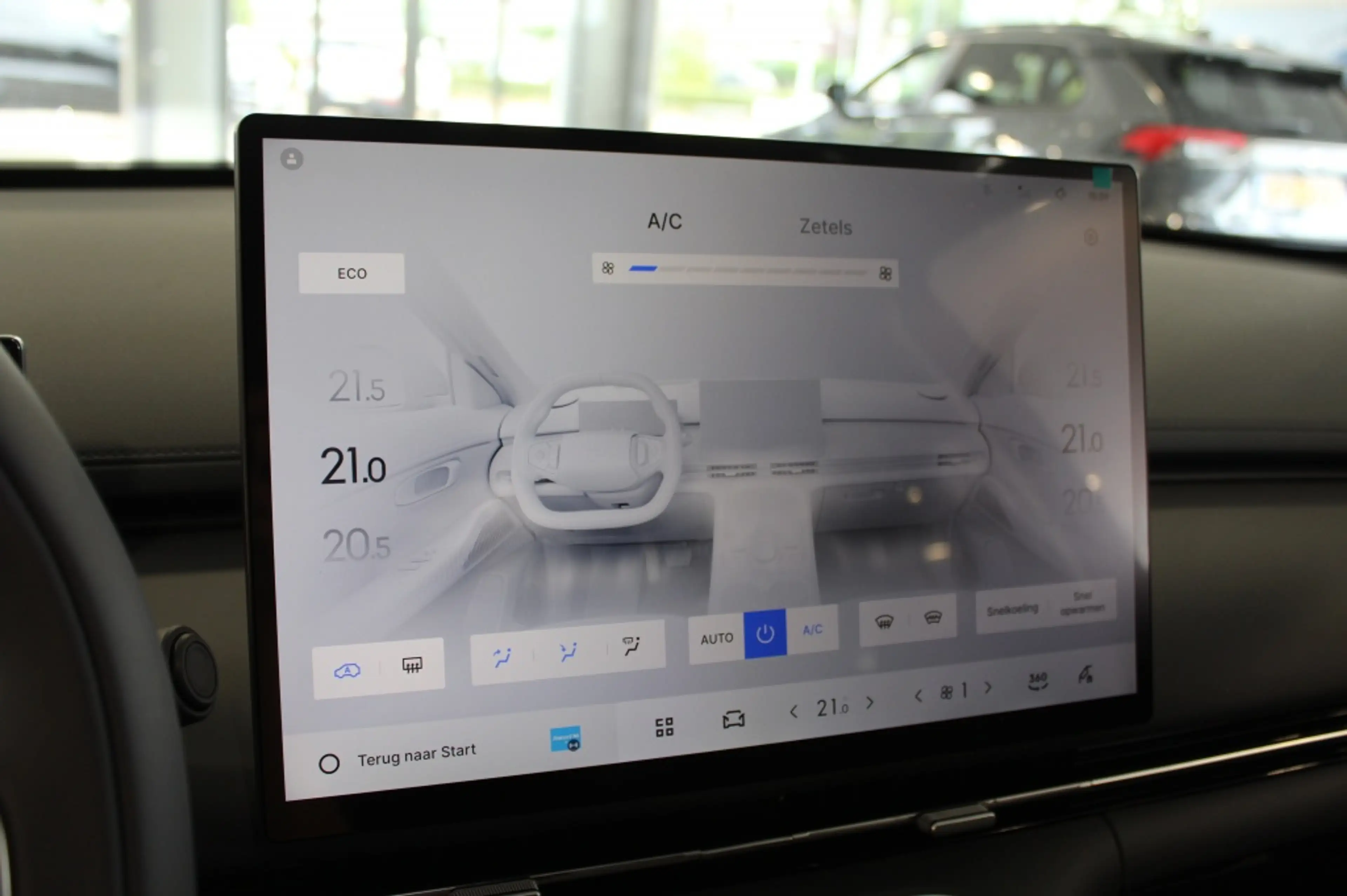 Geely Starray EM-i 1.5 Pro Plug-in/CARPLAY/CRUISE/360 — photo 16
