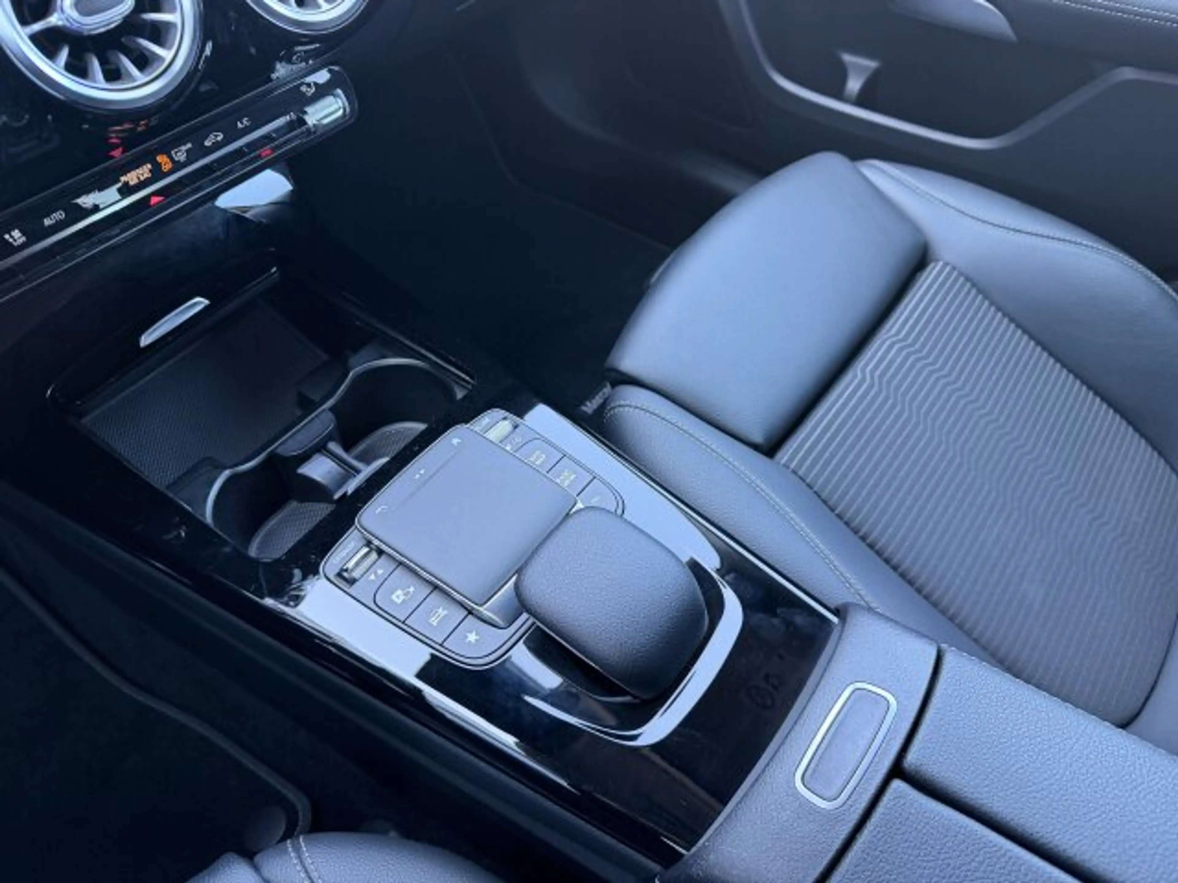 Mercedes-Benz A 180 A 180 Progressive Ed.`19 LED Sound Kam. Ambiente — photo 13