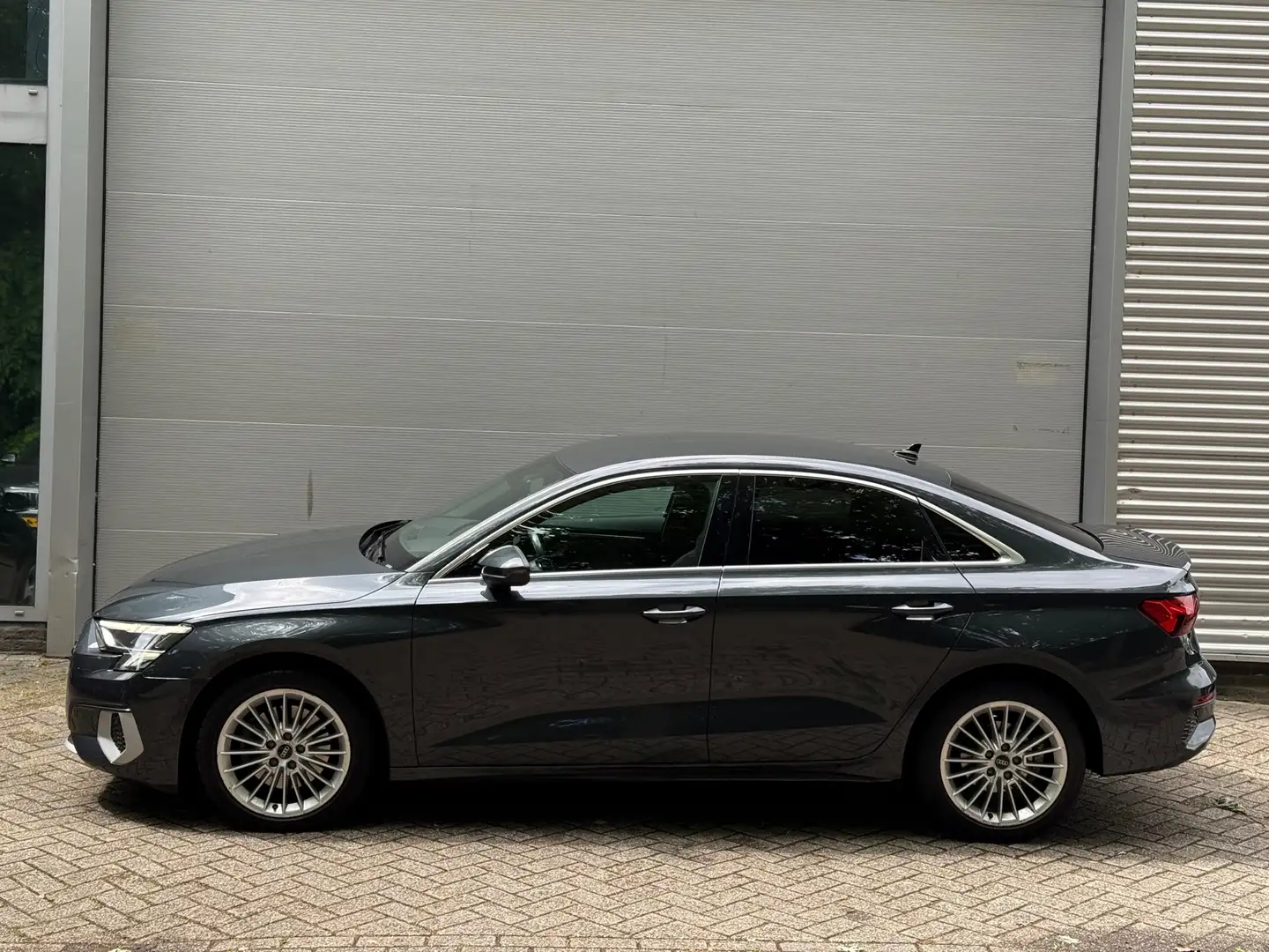 Audi A3 Limousine 30 TFSI Business edition l Climate l ACC Grau - 2