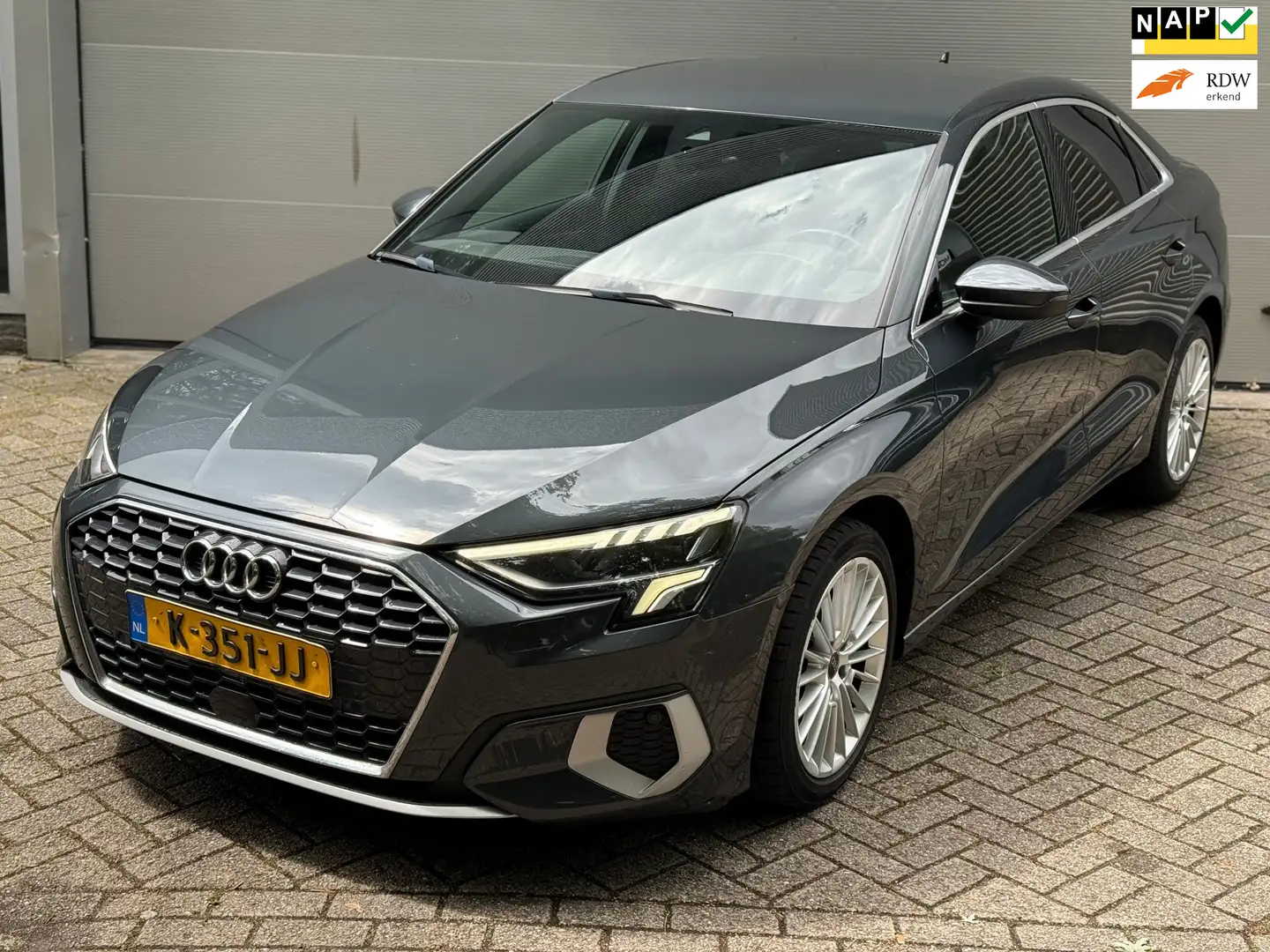Audi A3 Limousine 30 TFSI Business edition l Climate l ACC Grau - 1
