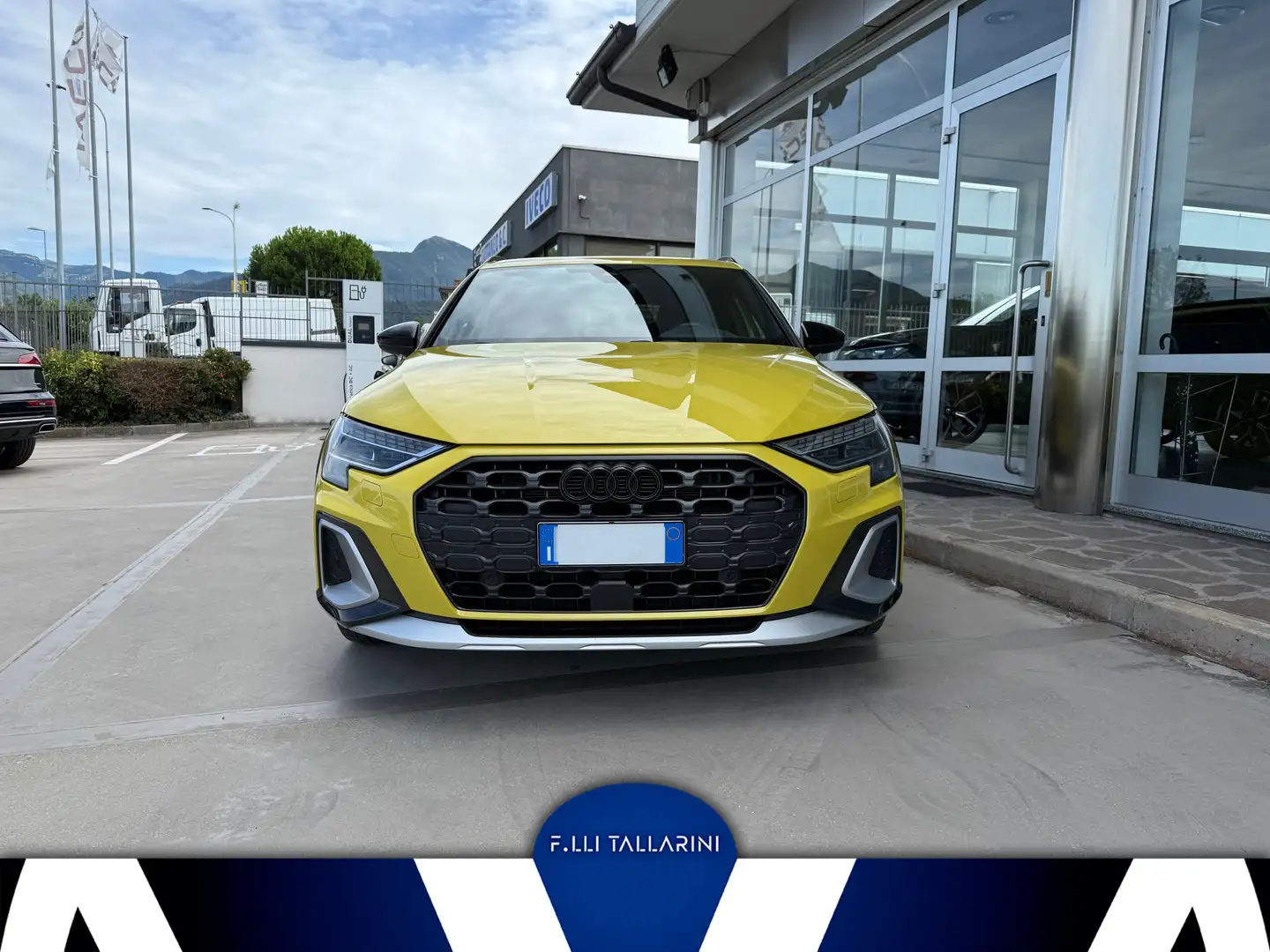 Audi A3 A3 allstreet 1.5 tfsi Identity Contrast s-tronic Jaune - 2