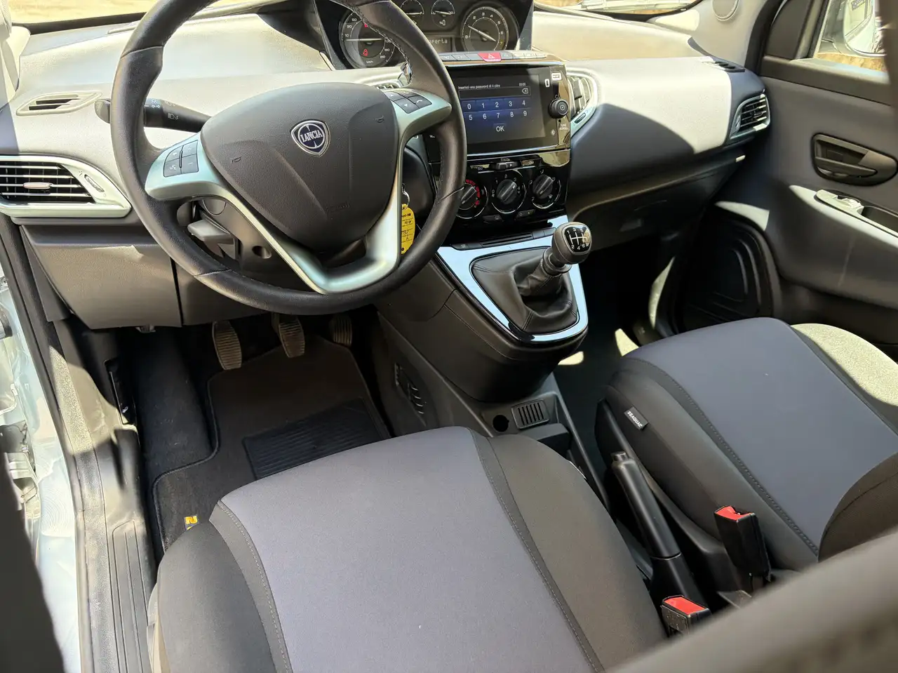 Lancia Ypsilon 2024 — фото 14