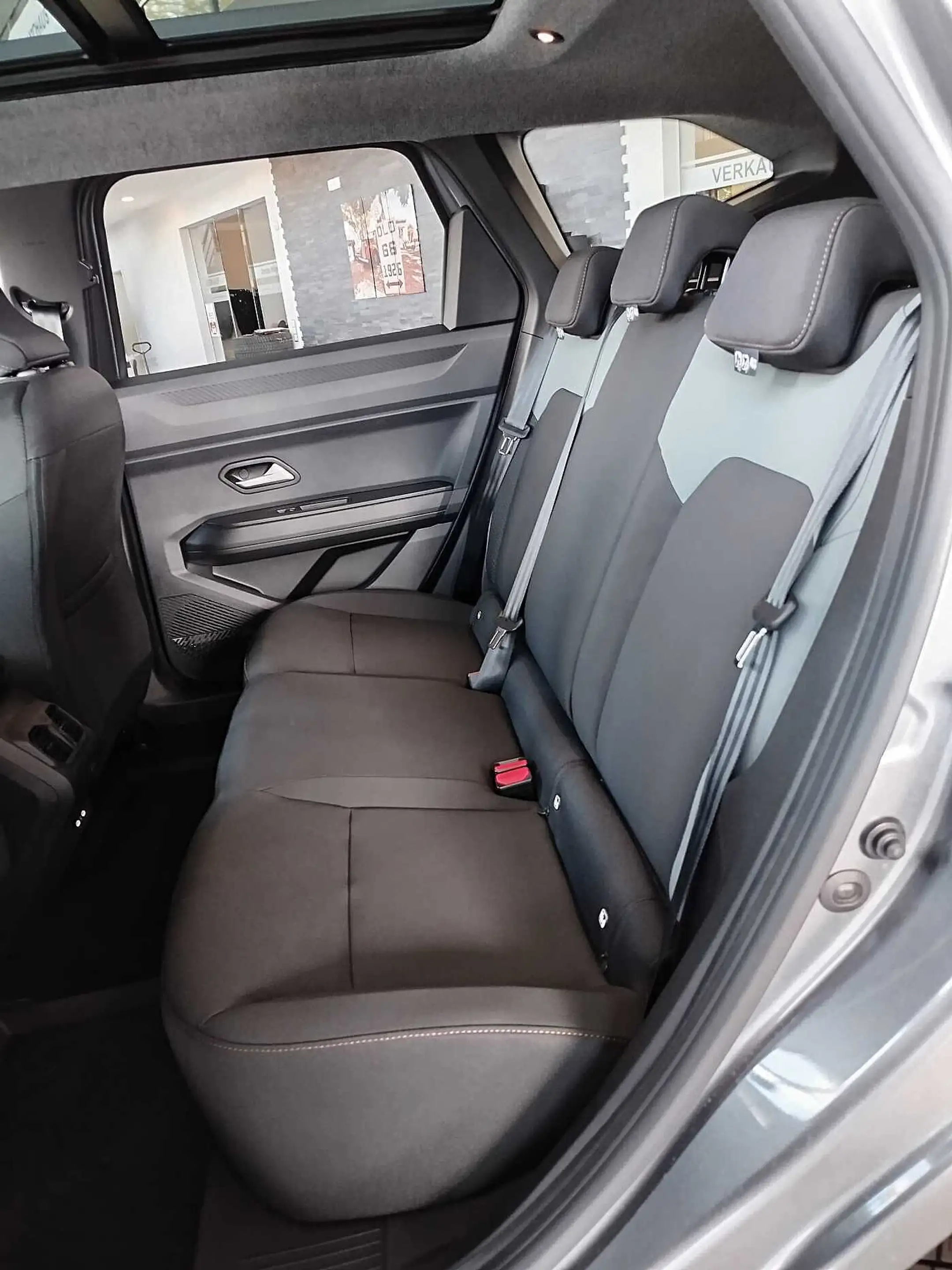 Dacia Bigster Extreme Hybrid-G 150 4x4 WINTER+/CITY/PANO — photo 11