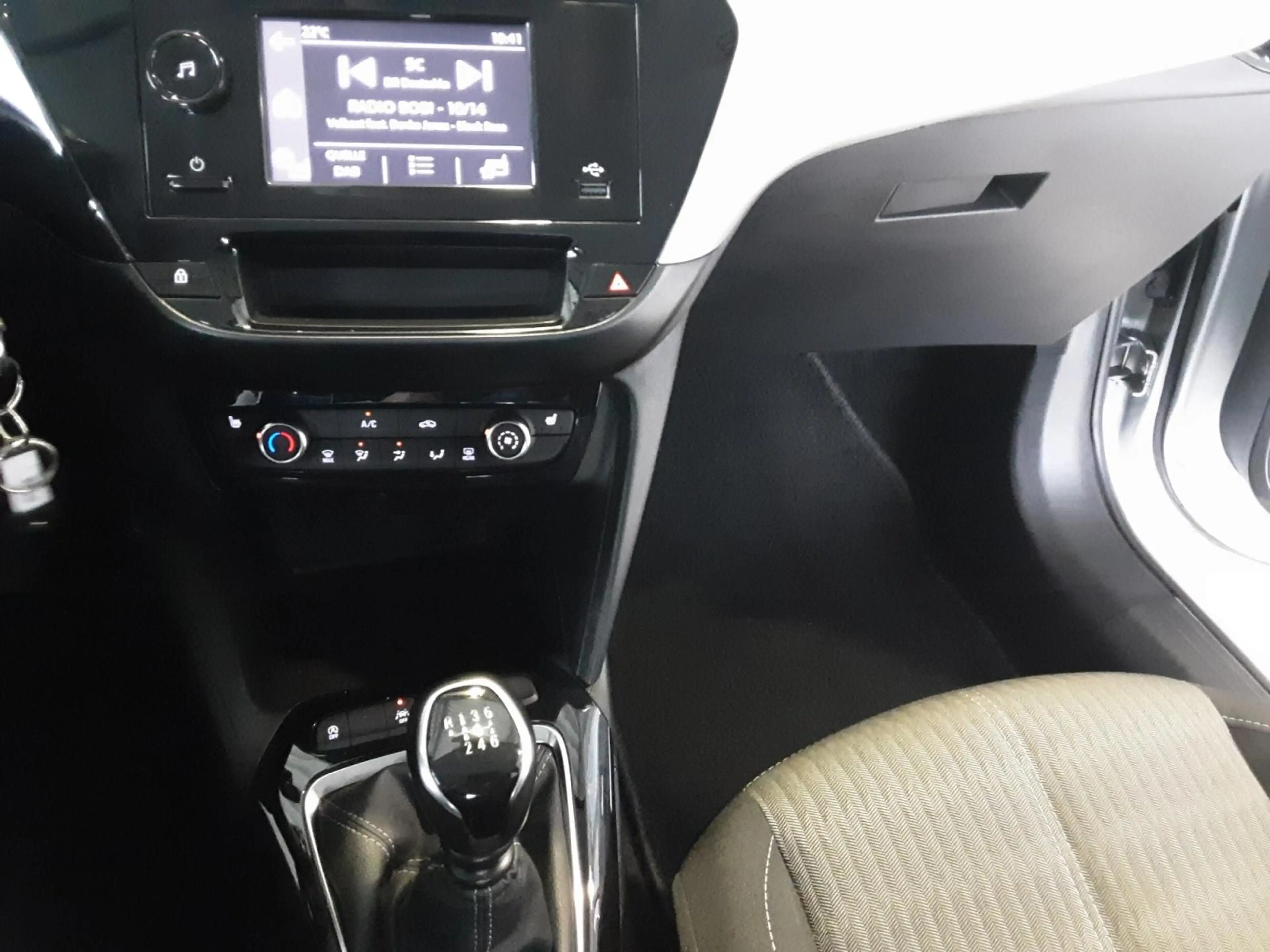 Opel Corsa Edition Metallic — photo 11