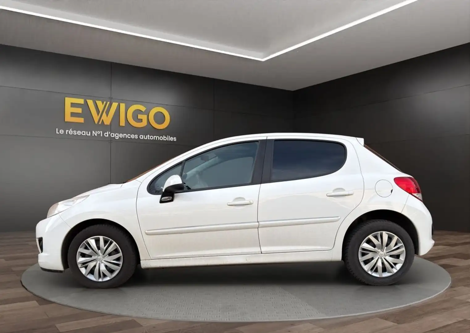 Peugeot 207 207%2B 1.4 73 cv 54 kw essence distri ok garantie 6 mois Blanc - 2
