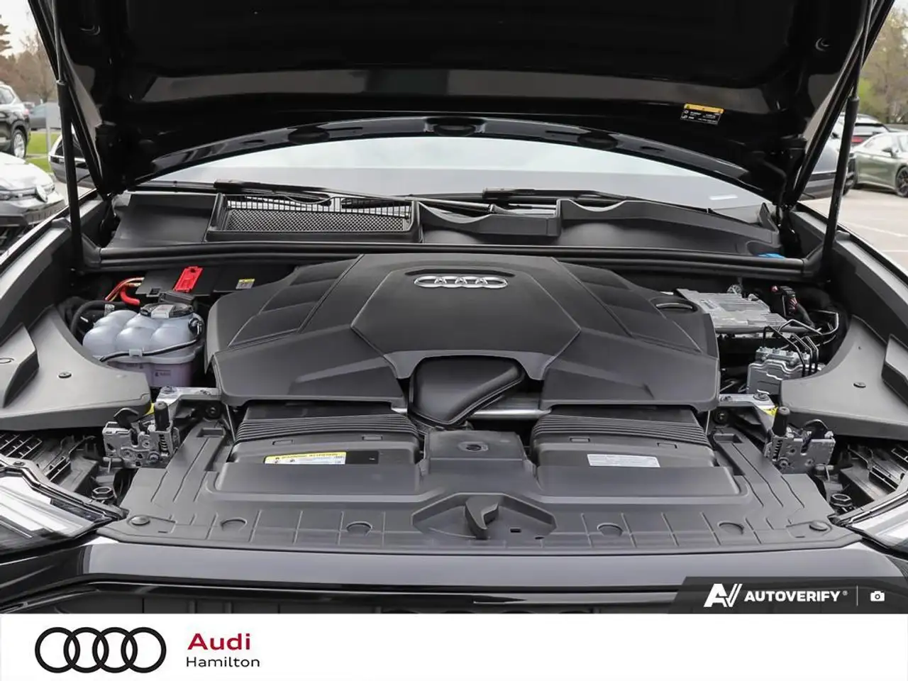 Audi Q8 снимка Audi Q8