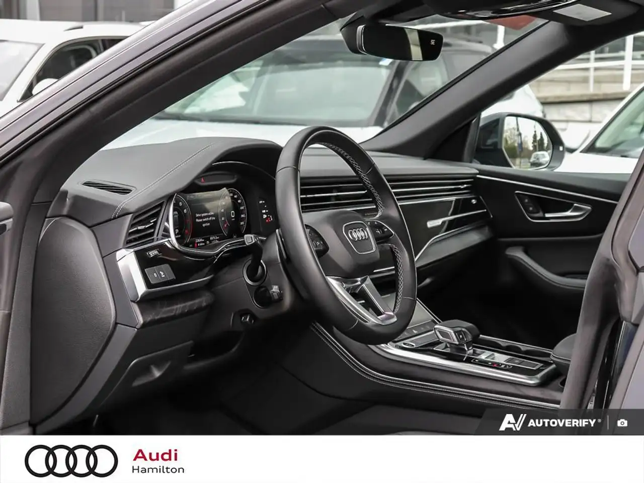 Audi Q8 снимка Audi Q8