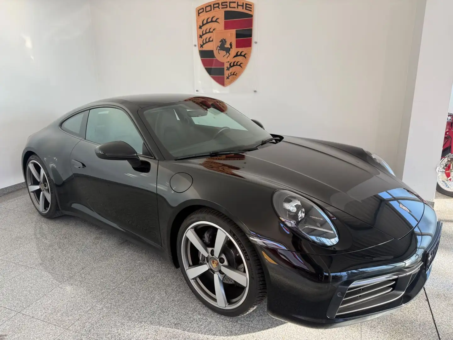 Porsche 992 Coupé- Approved - Vollleder- 21 Zoll Schwarz - 1