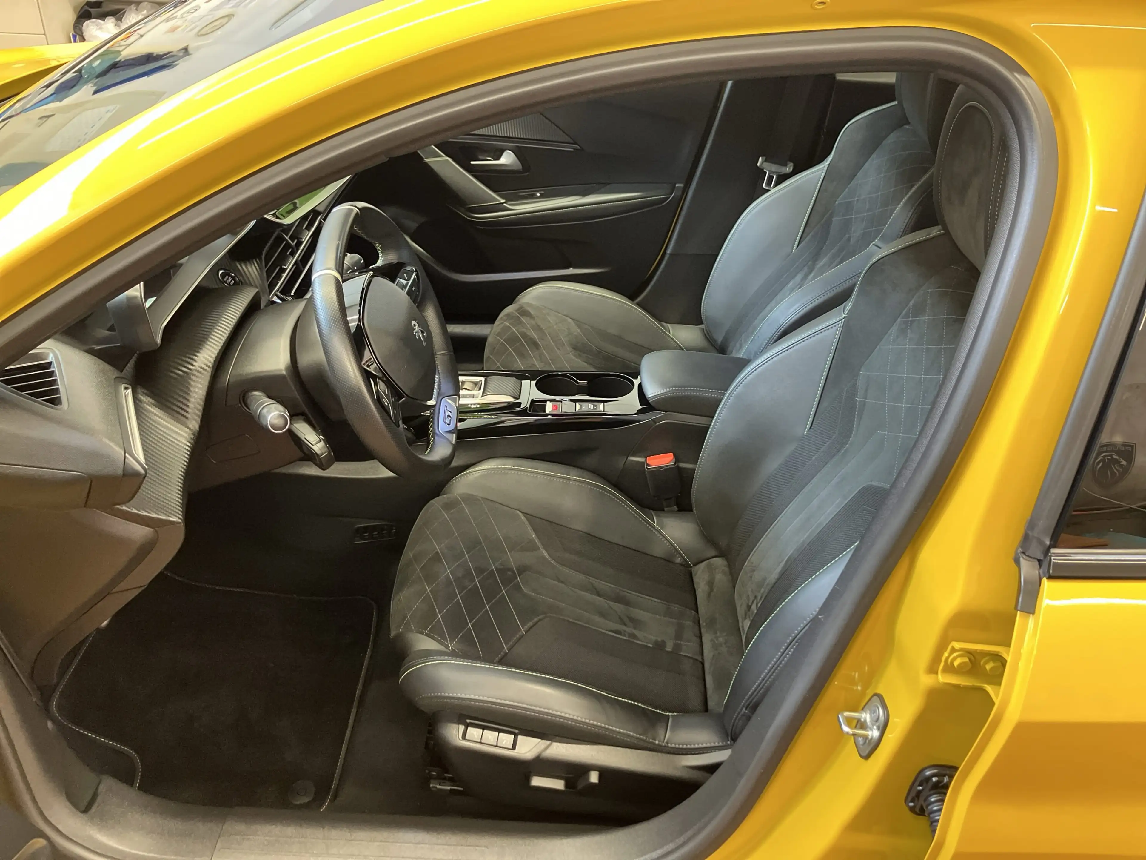 Peugeot e-208 Elektro GT ACC+LED+Navi+SHZ+Kamera+ — photo 7