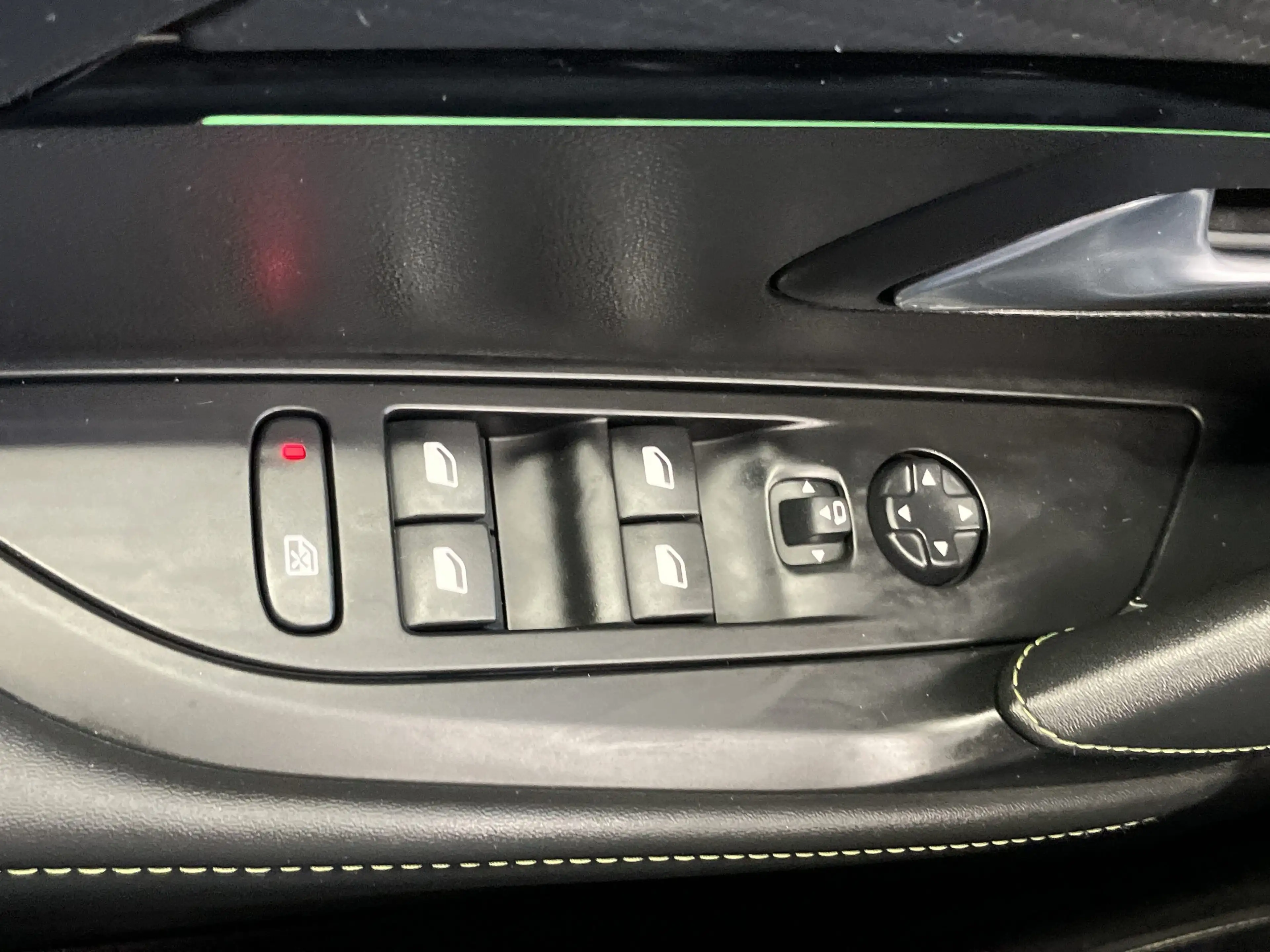 Peugeot e-208 Elektro GT ACC+LED+Navi+SHZ+Kamera+ — photo 14