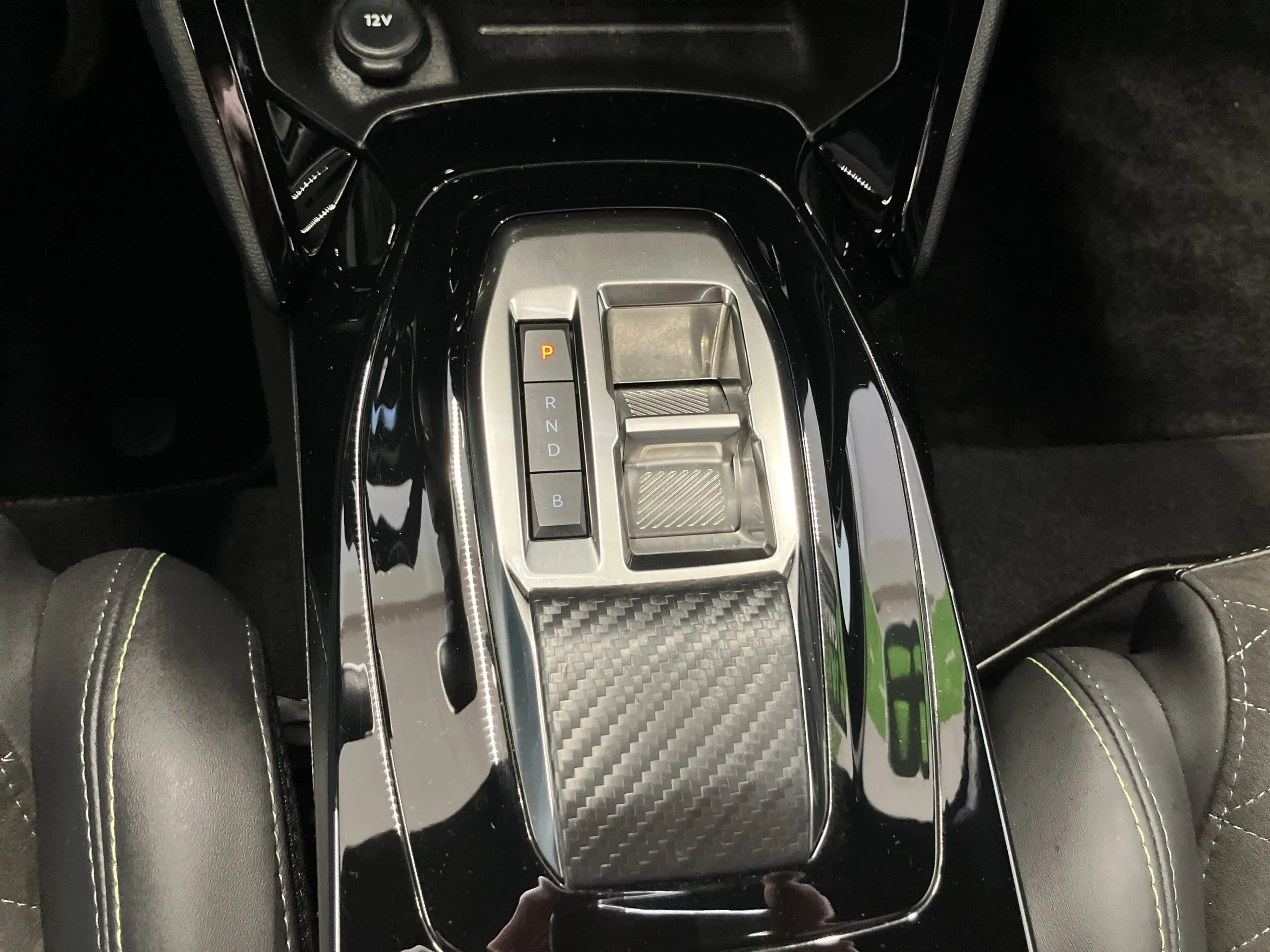 Peugeot e-208 Elektro GT ACC+LED+Navi+SHZ+Kamera+ — photo 13